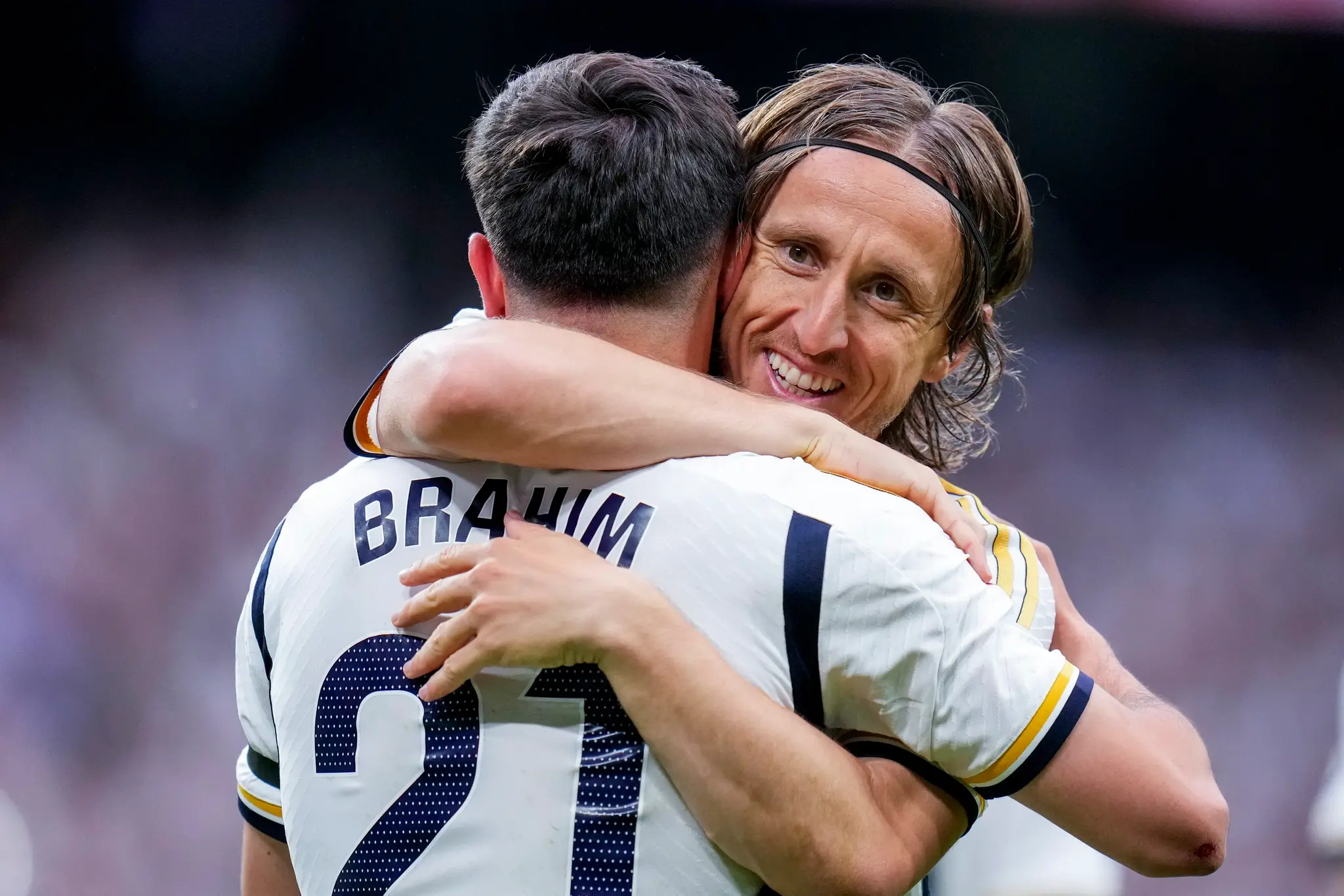 Real Madrid oslavuje rekordný ligový titul.