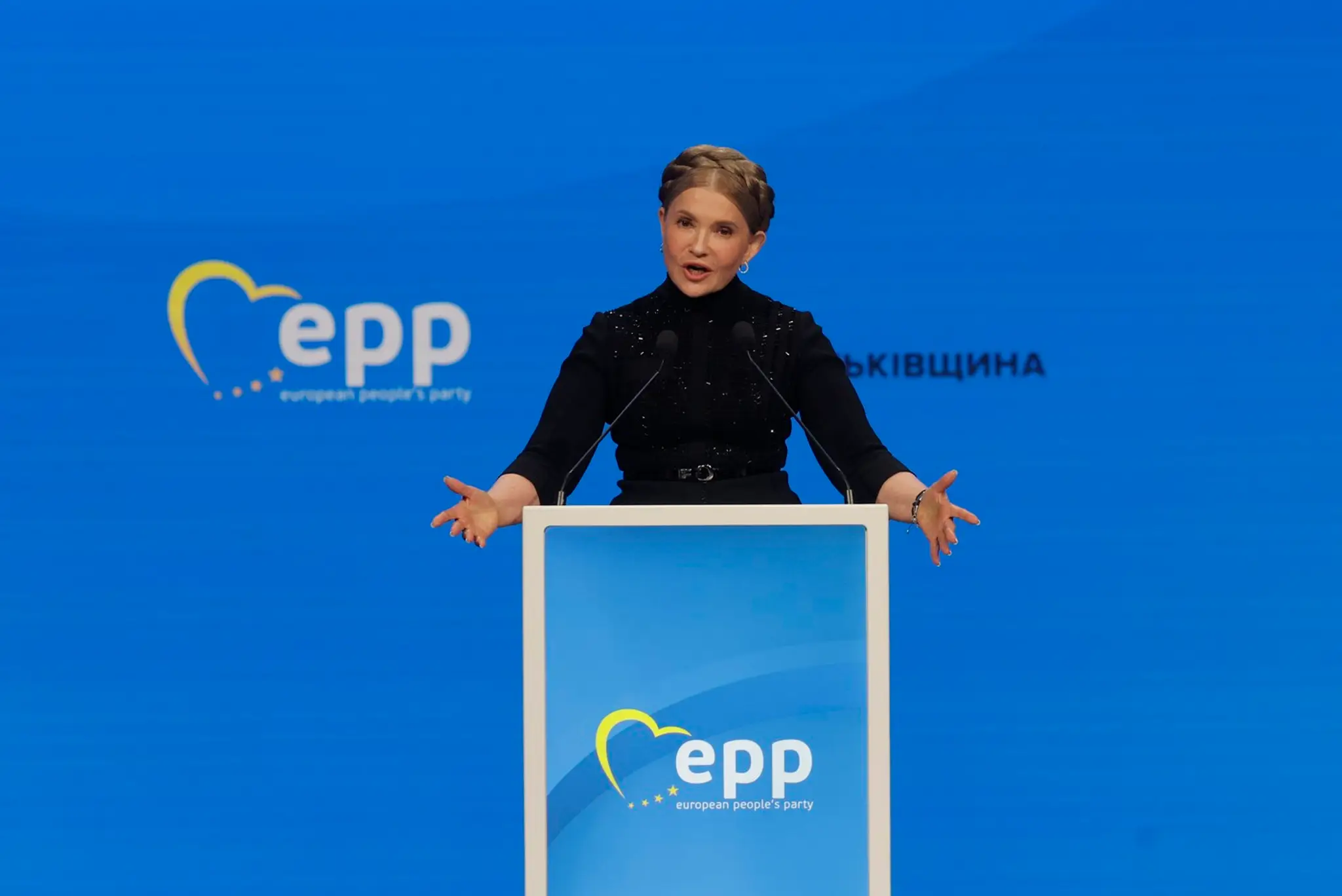 Bývalá ukrajinská premiérka Julia Tymošenková prednáša prejav počas slávnostného otvorenia kongresu Európskej ľudovej strany vo Valencii.