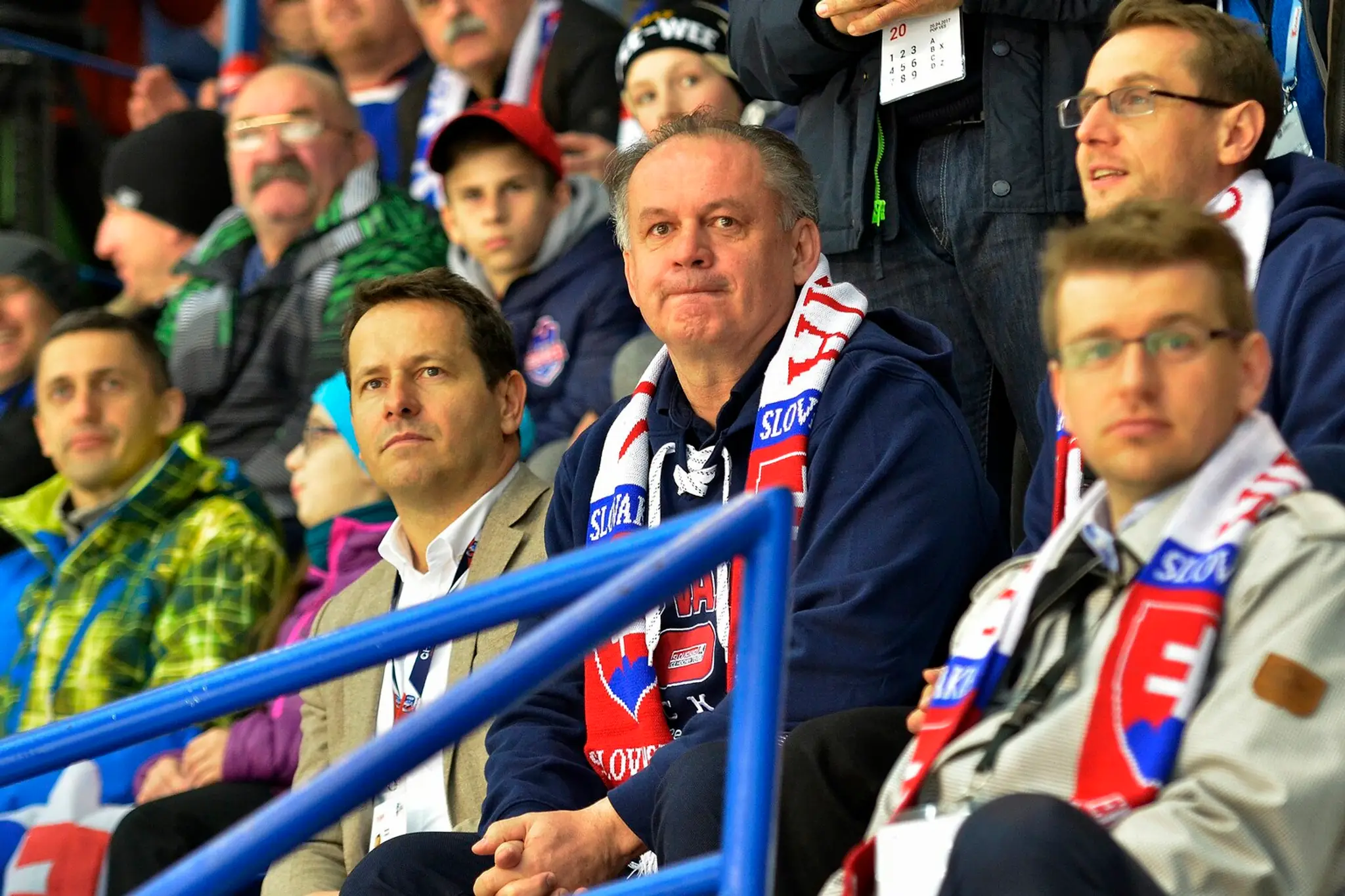 Prezident Slovenska Andrej Kiska a prezident SZĽH Martin Kohút sledujú štvrťfinálový zápas Slovensko - Rusko.