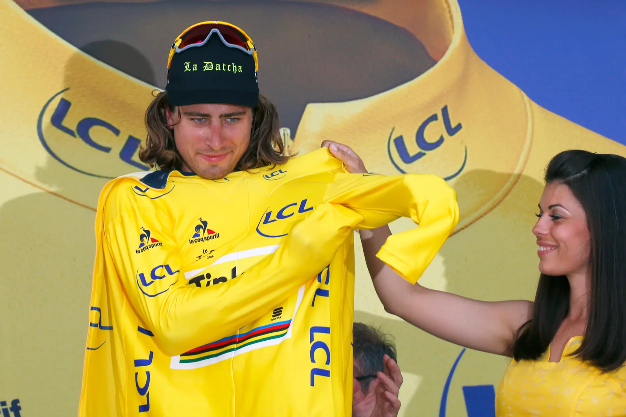 Historický moment pre slovenskú cyklistiku. Peter Sagan si v druhej etape premiérovo vybojoval žltý dres.