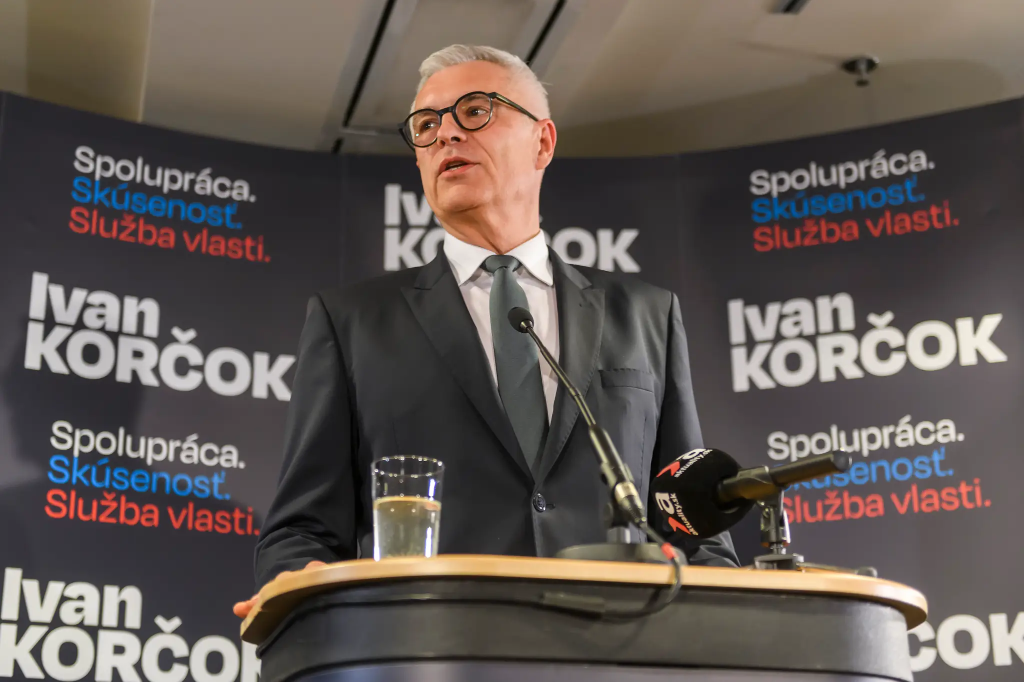 Ivan Korčok počas prvého tlačového vyhlásenia vo svojej volebnej centrále