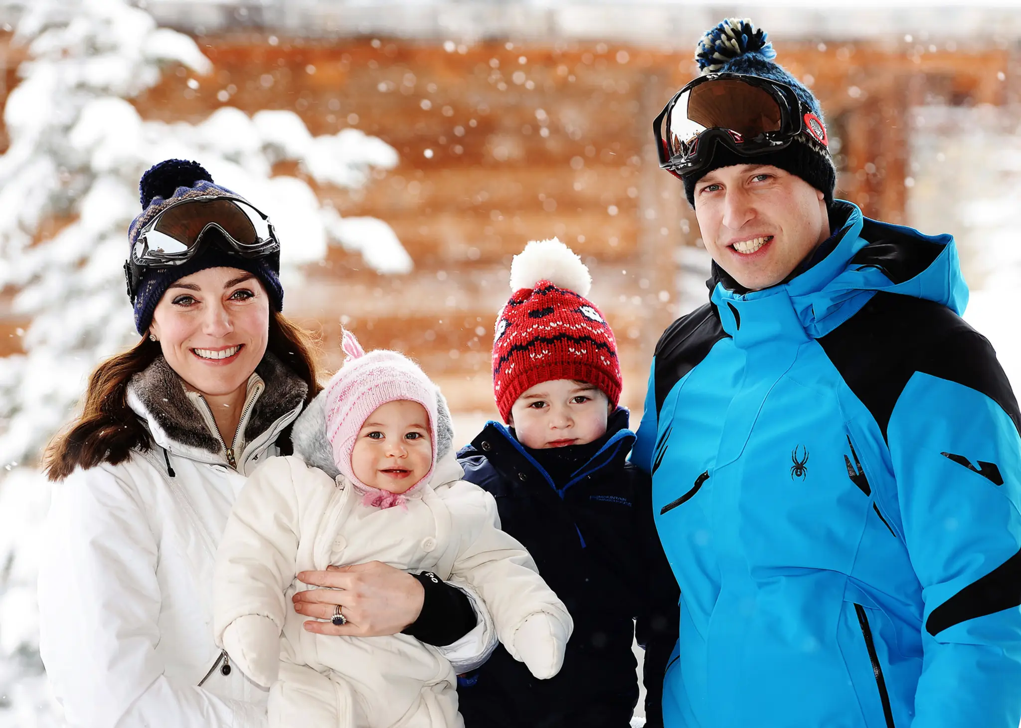 Kate Middleton s Williamom na lyžovačke. To je krásna rodinka!