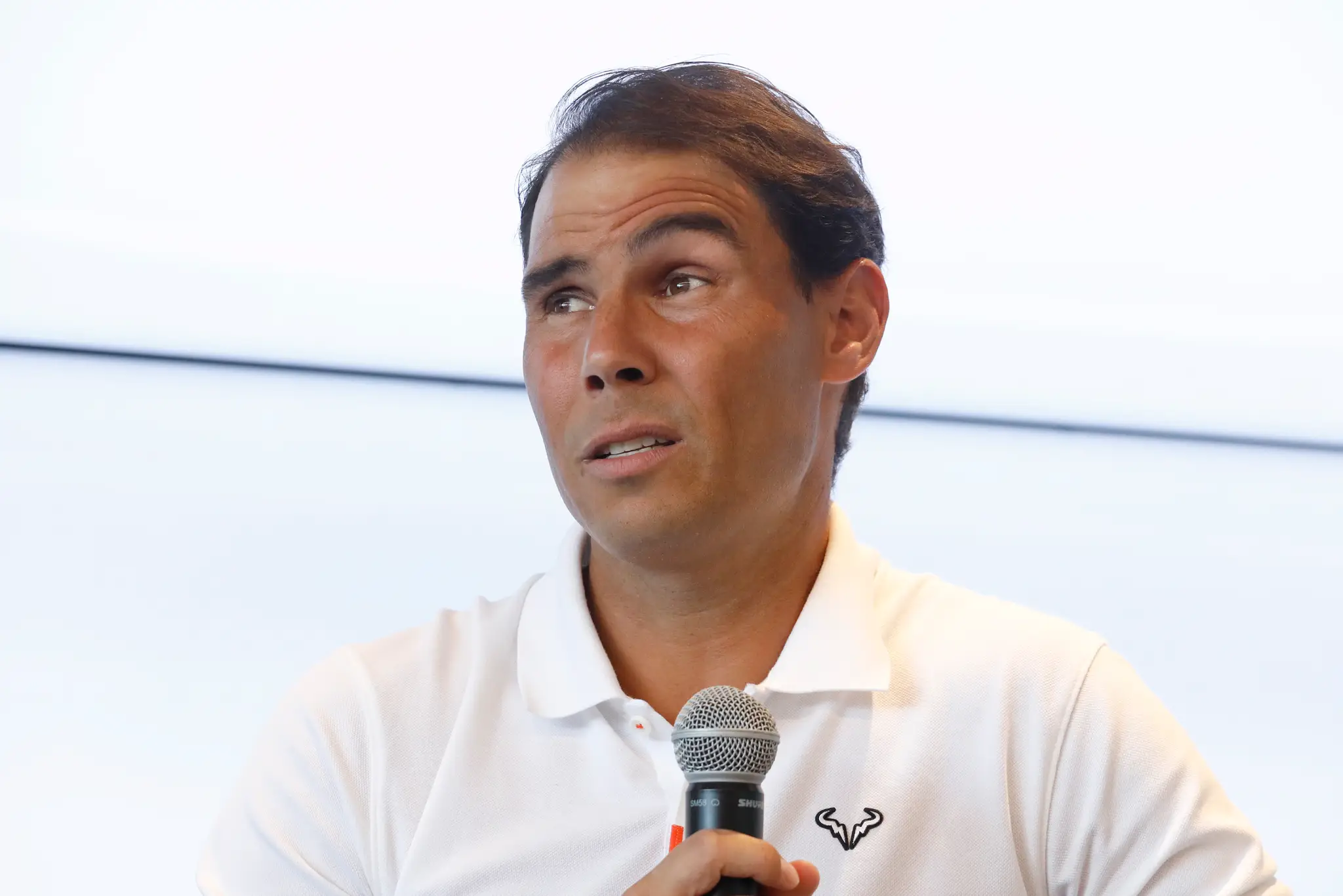 Španielsky tenista Rafael Nadal hovorí počas tlačovej konferencie.