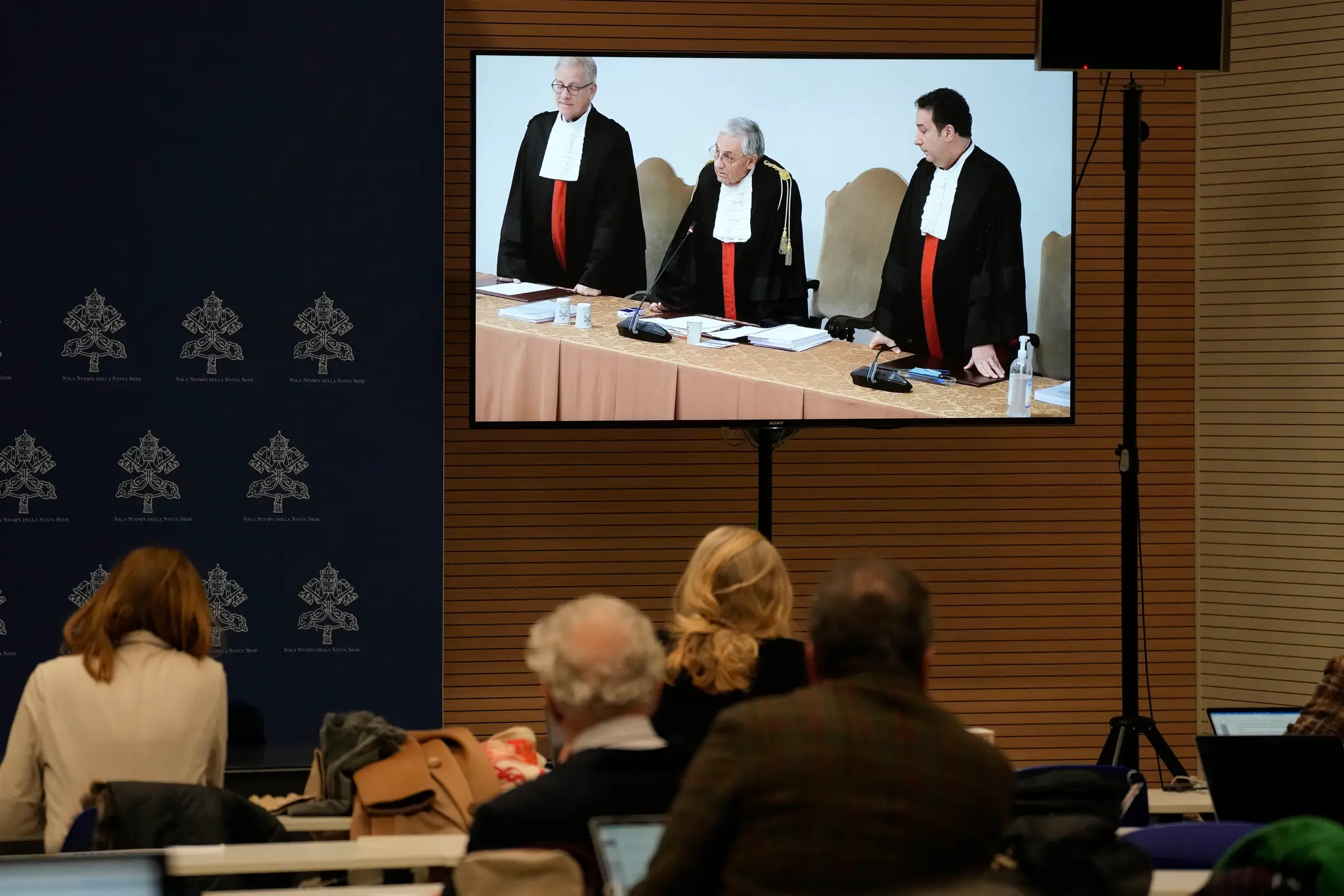 Verdikt v súdnom procese s kardinálom Becciuom