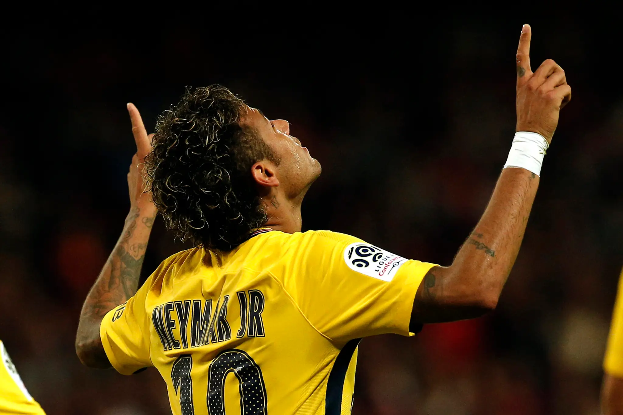 Neymar z Paríža St. German sa raduje z gólu v zápase 2. kola najvyššej francúzskej súťaže Guingamp - Paríž St. Germain.
