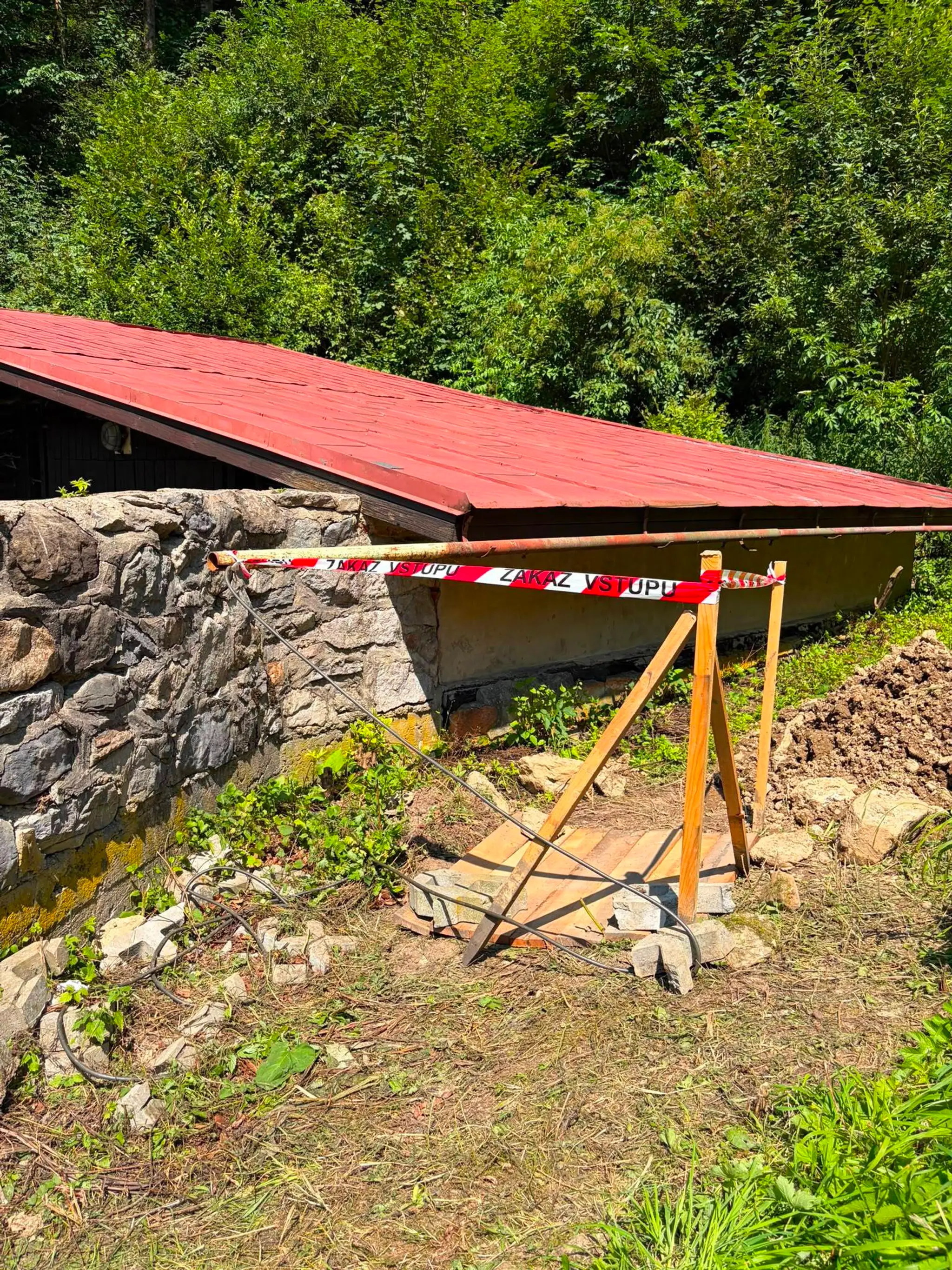 V národnom parku Malá Fatra začali s prácami na osádzanie vlajkových stožiarov