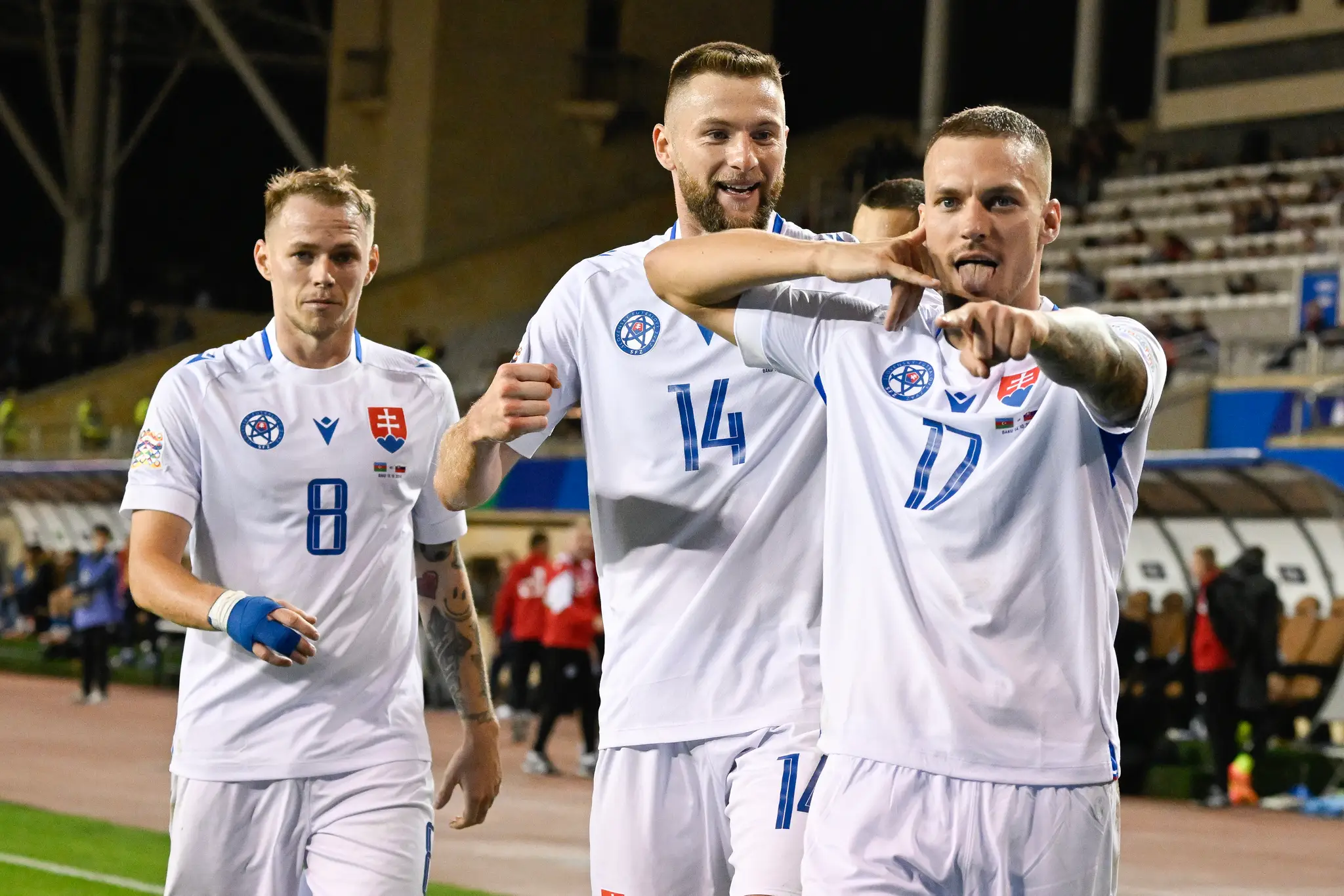 Radosť slovenských futbalistov po strelení gólu.