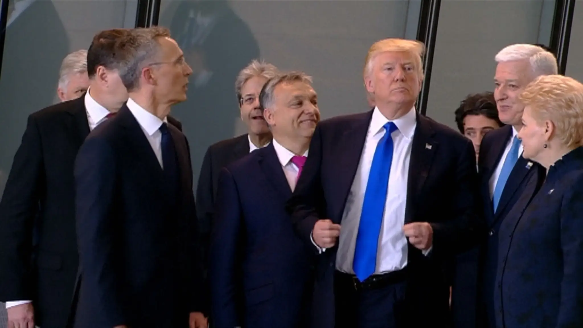 Trump odtlačil lídra Čiernej Hory nabok.