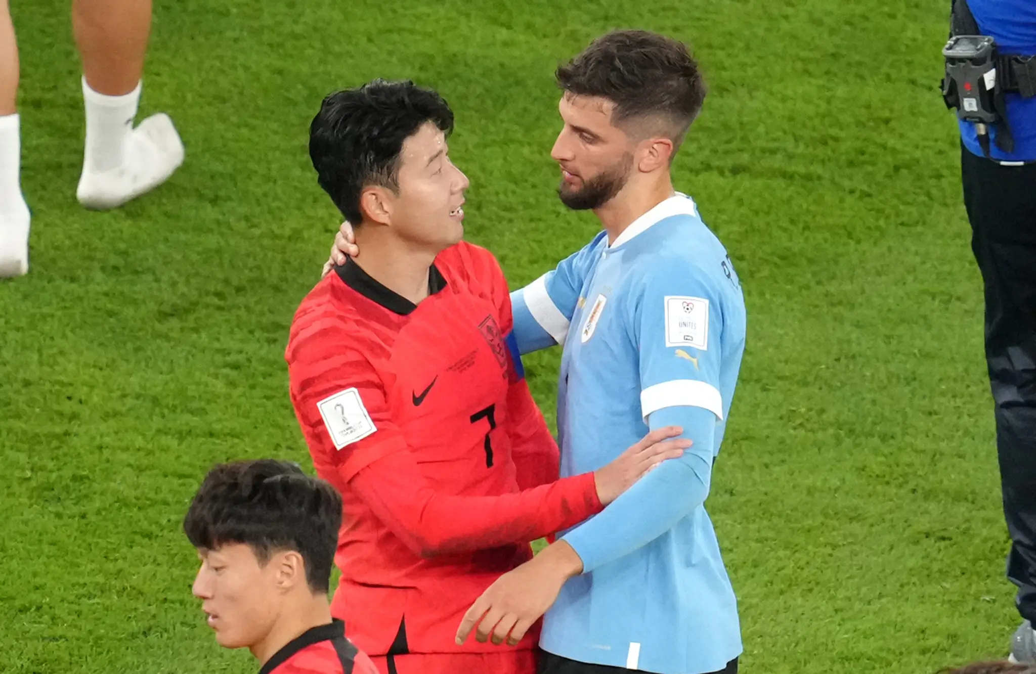 Rodrigo Bentancur (vpravo) a Heung-Min Son