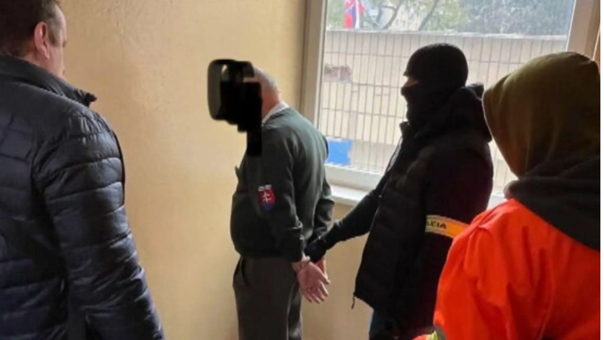 Policajt, ktorého súdia pre úplatky.