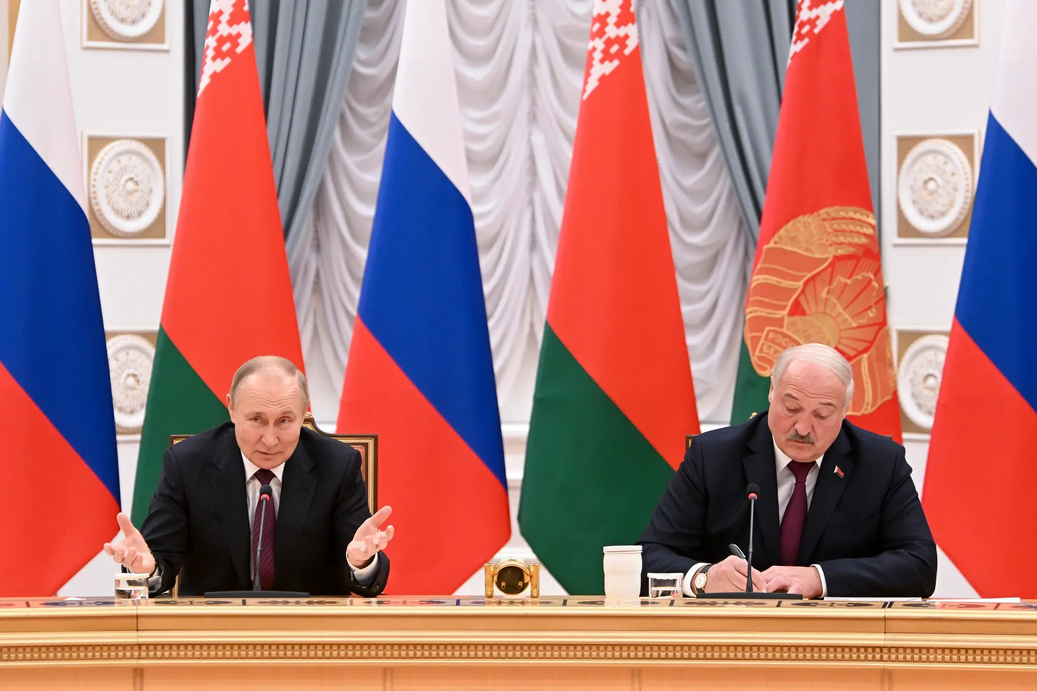 Putin a Lukašenko na stretnutí v Minsku.
