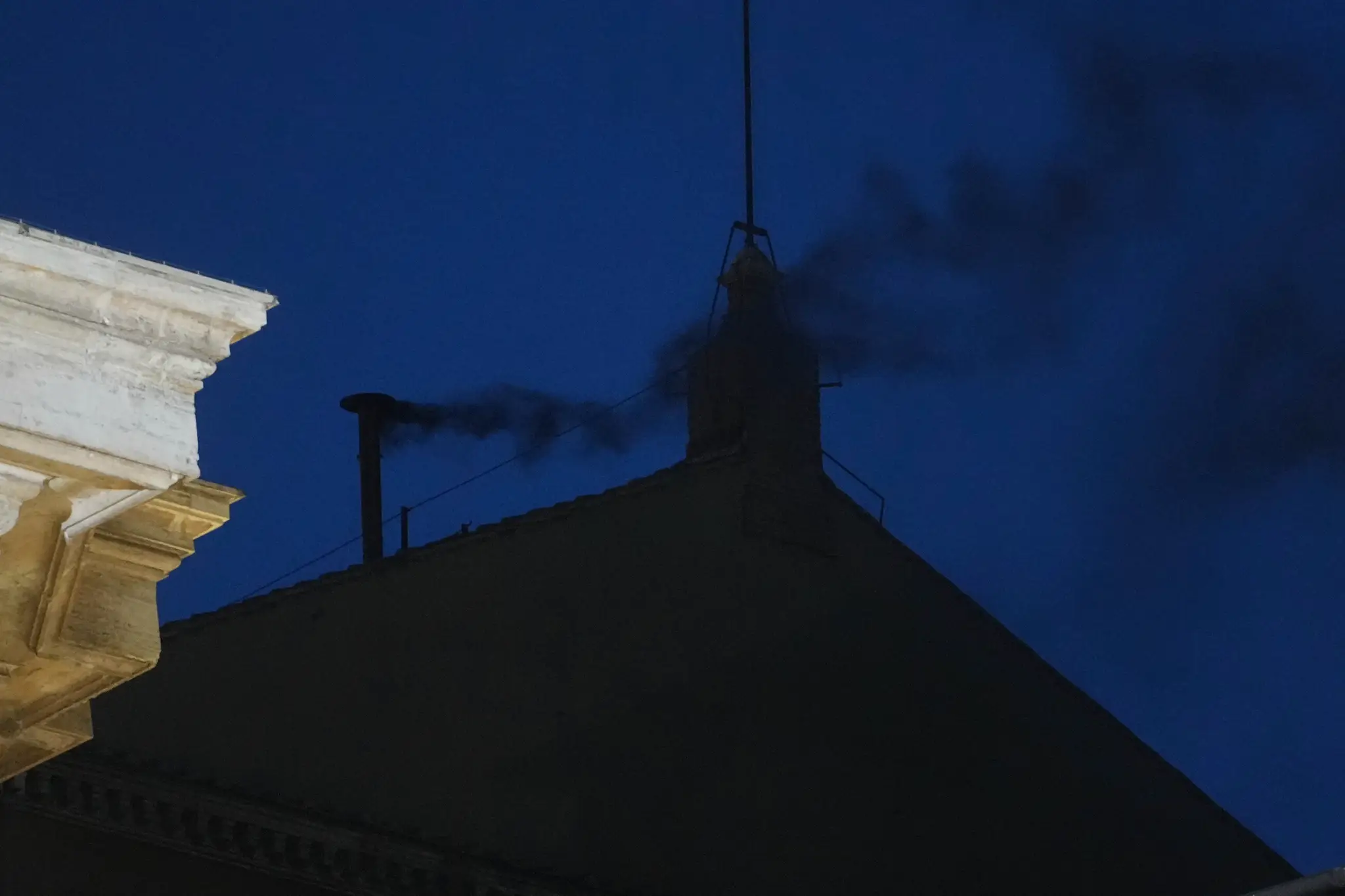 Čierny dym, konkláve