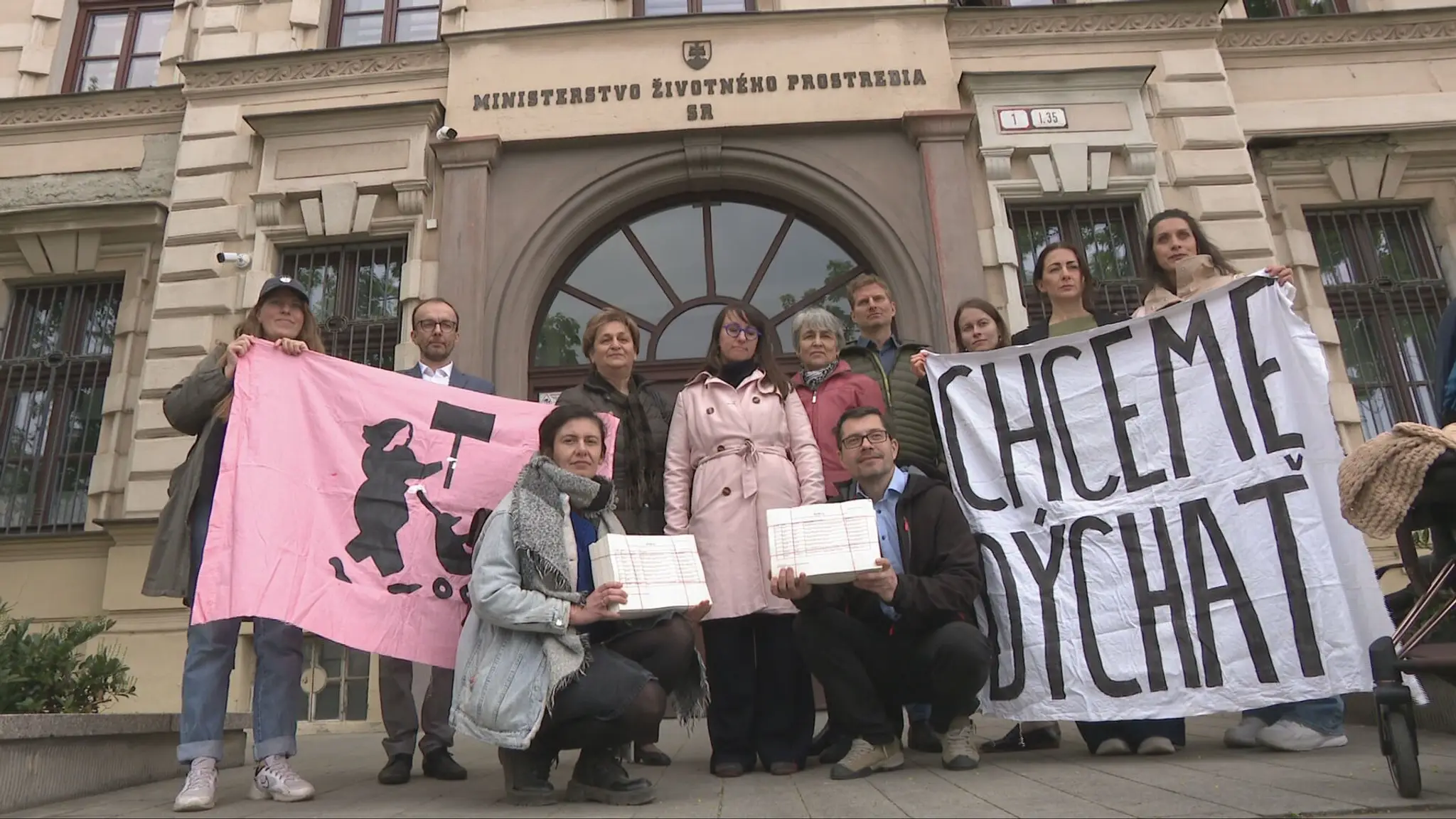 Obyvatelia a iniciatívy protestujú proti novej spaľovni