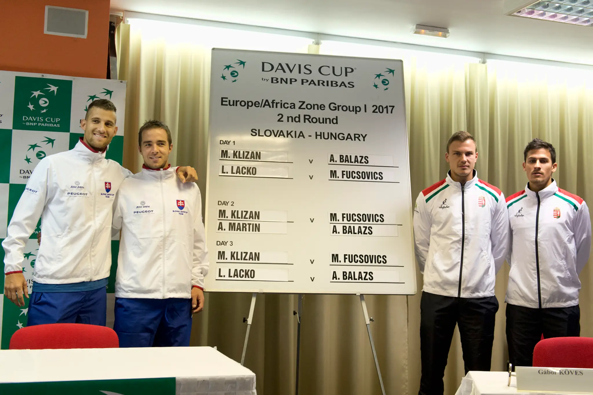 Na snímke daviscupoví hráči štvorhry zľava Martin Kližan, Andrej Martin a Márton Fucsovics a Atilla Balázs (Maďarsko).