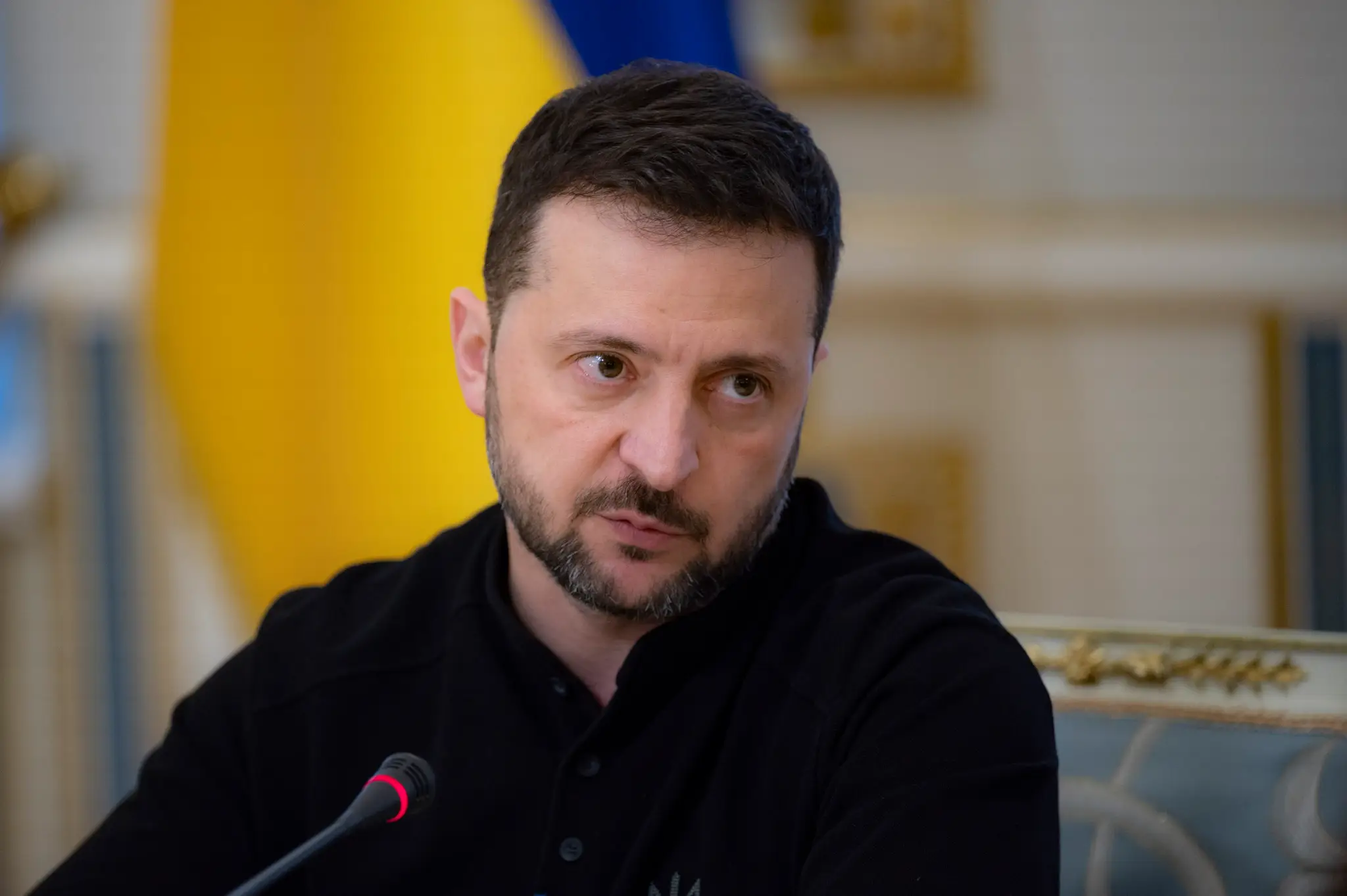 Ukrajinský prezident Volodymyr Zelenskyj odpovedá na otázky ukrajinských novinárov v Kyjeve.