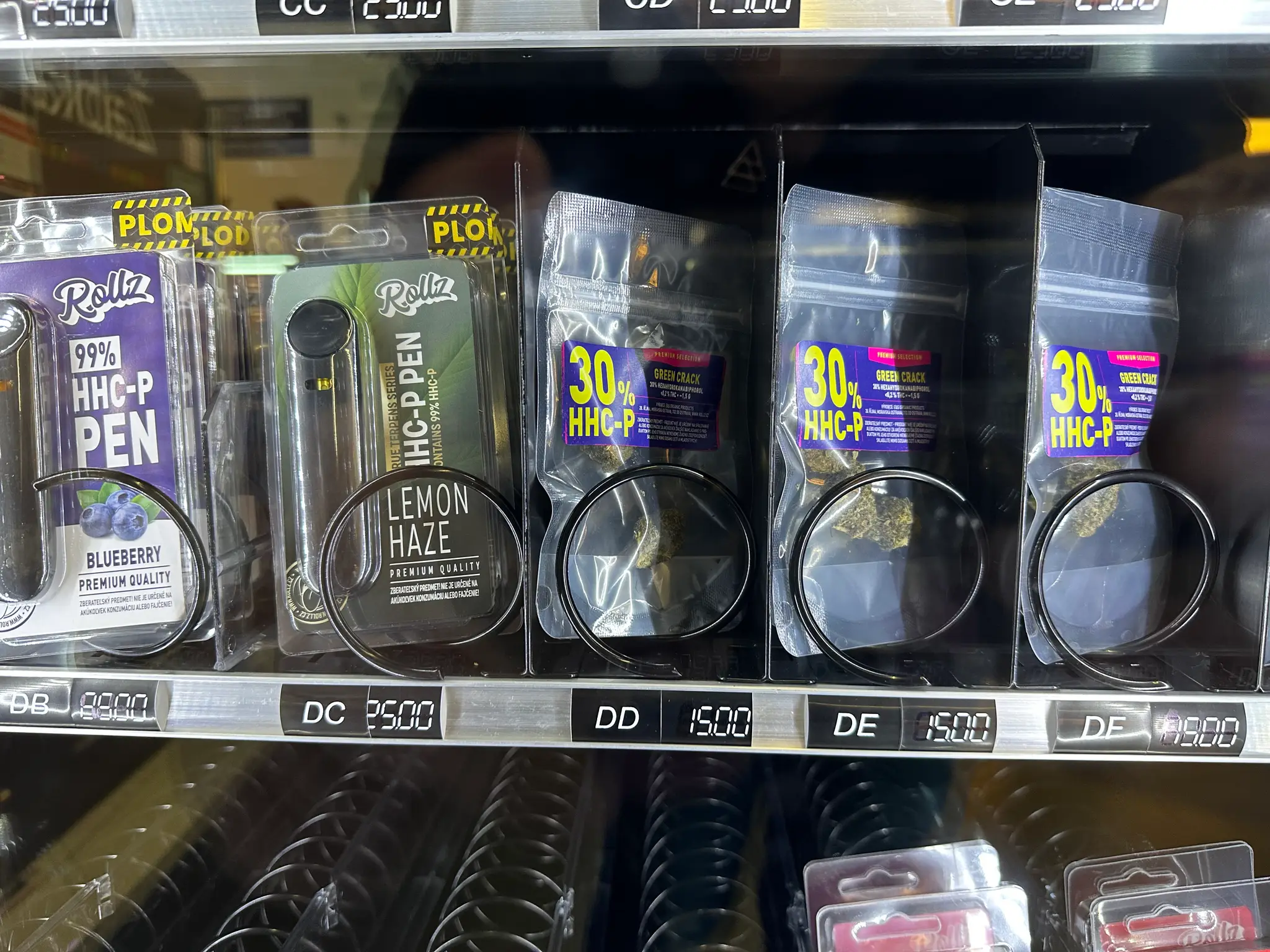 Na snímke je HHC-P, nová legálna droga mladých Slovákov.