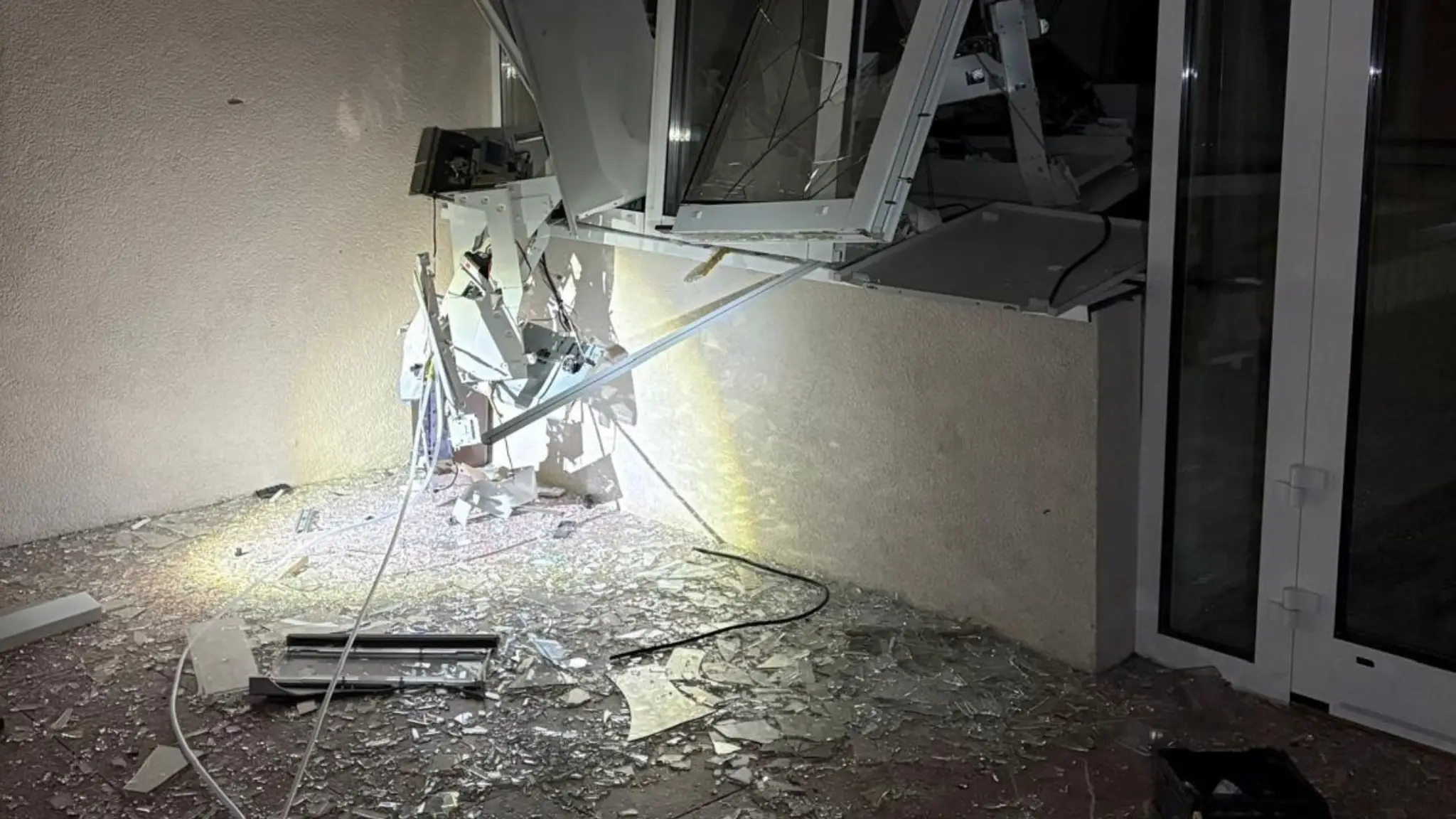 Vykradnutý bankomat v okrese Trenčín.