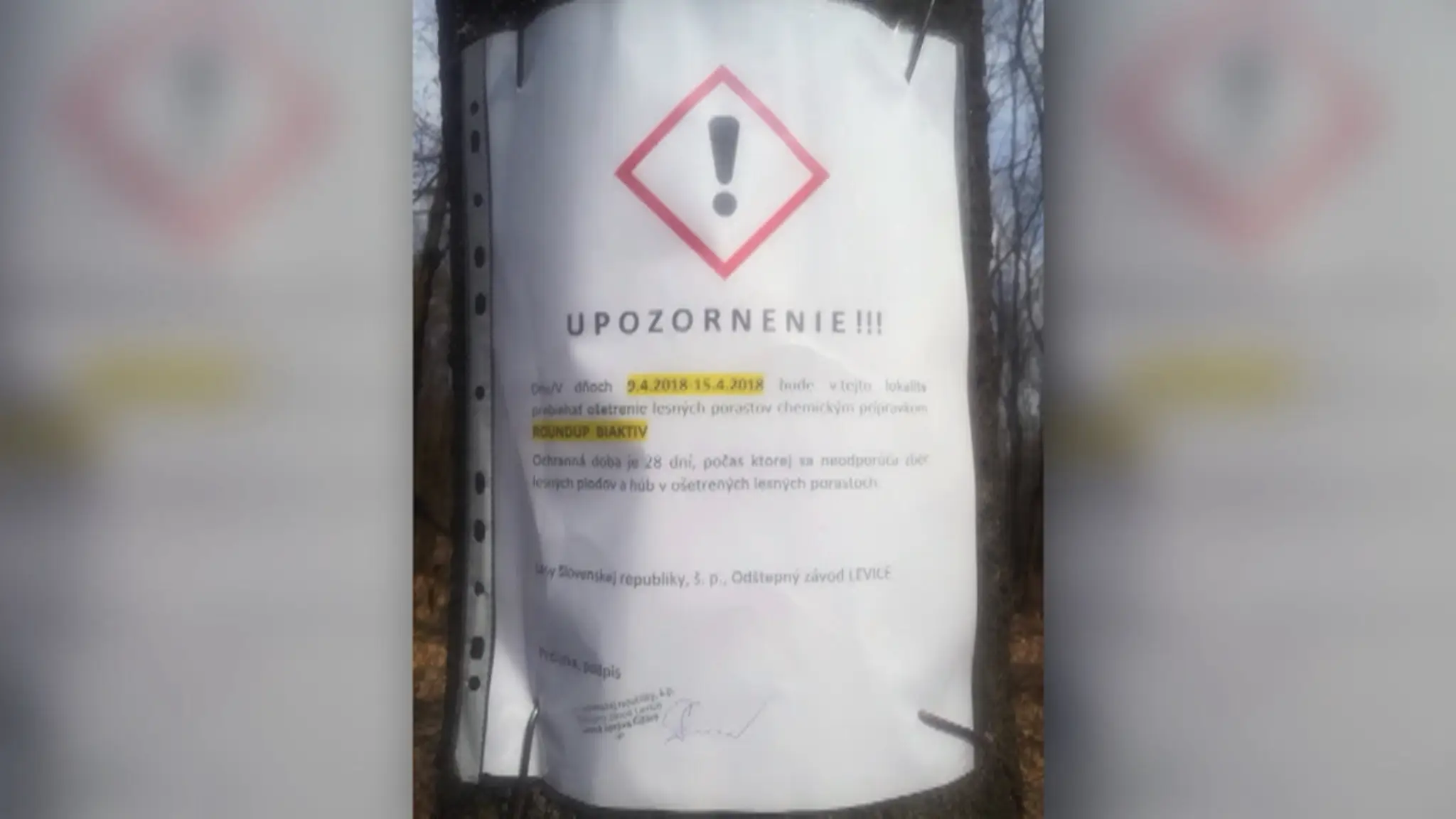 Lesníci postrek oznámili týmto plagátikom. 