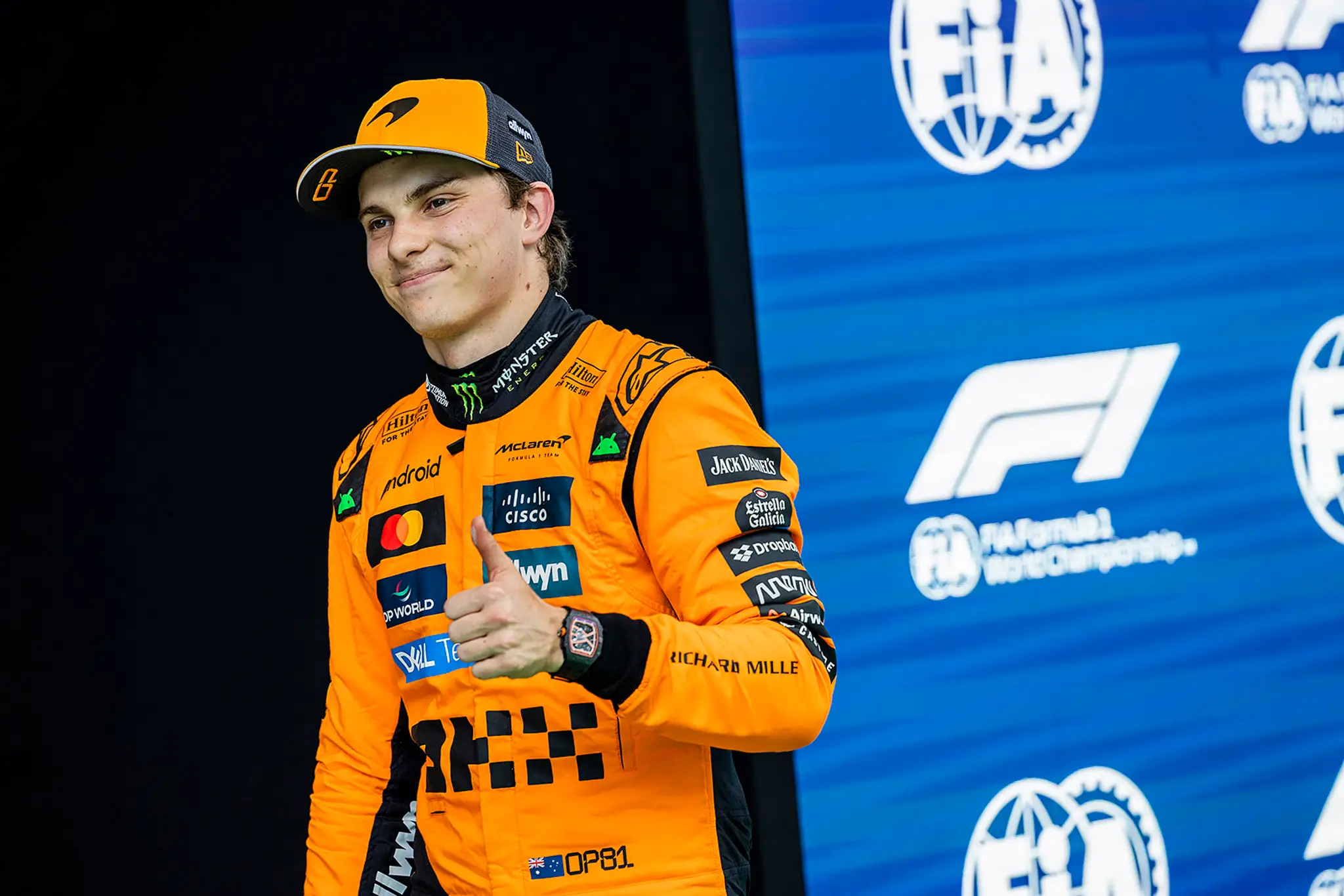Jazdci McLarenu ovládli celý víkend v Španielsku. Viacero pilotov malo problémy, Verstappen dostal penalizáciu