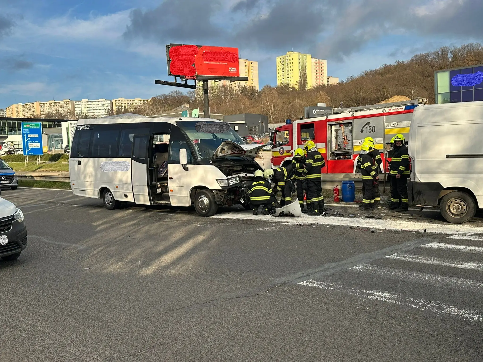 Nehoda v Košiciach. Mikrobus prevážal škôlkarov. 