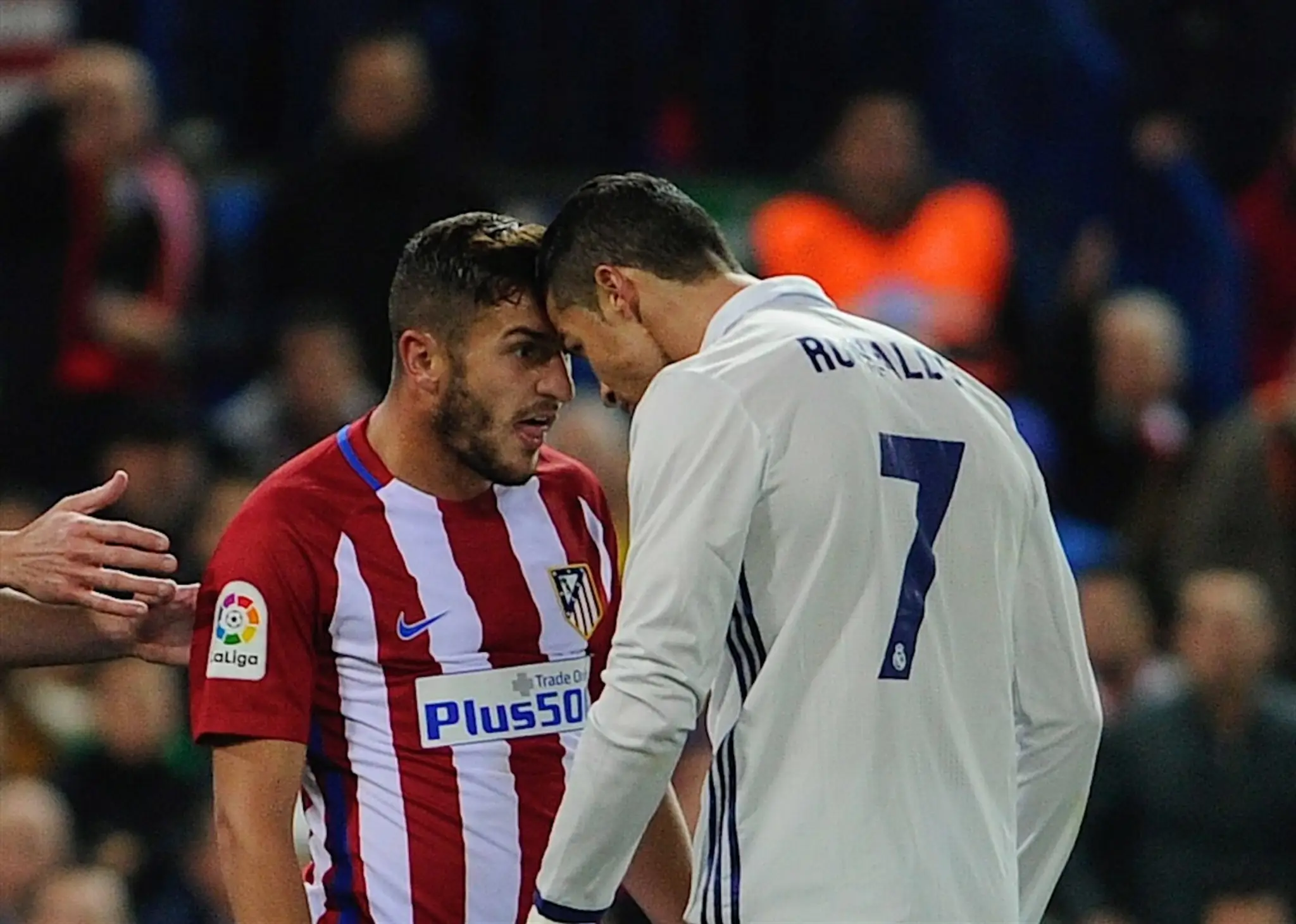 Cristiano Ronaldo a záložník klubu Atlético Koke sa pohádali počas zápasu 12. kola španielskej La ligy.