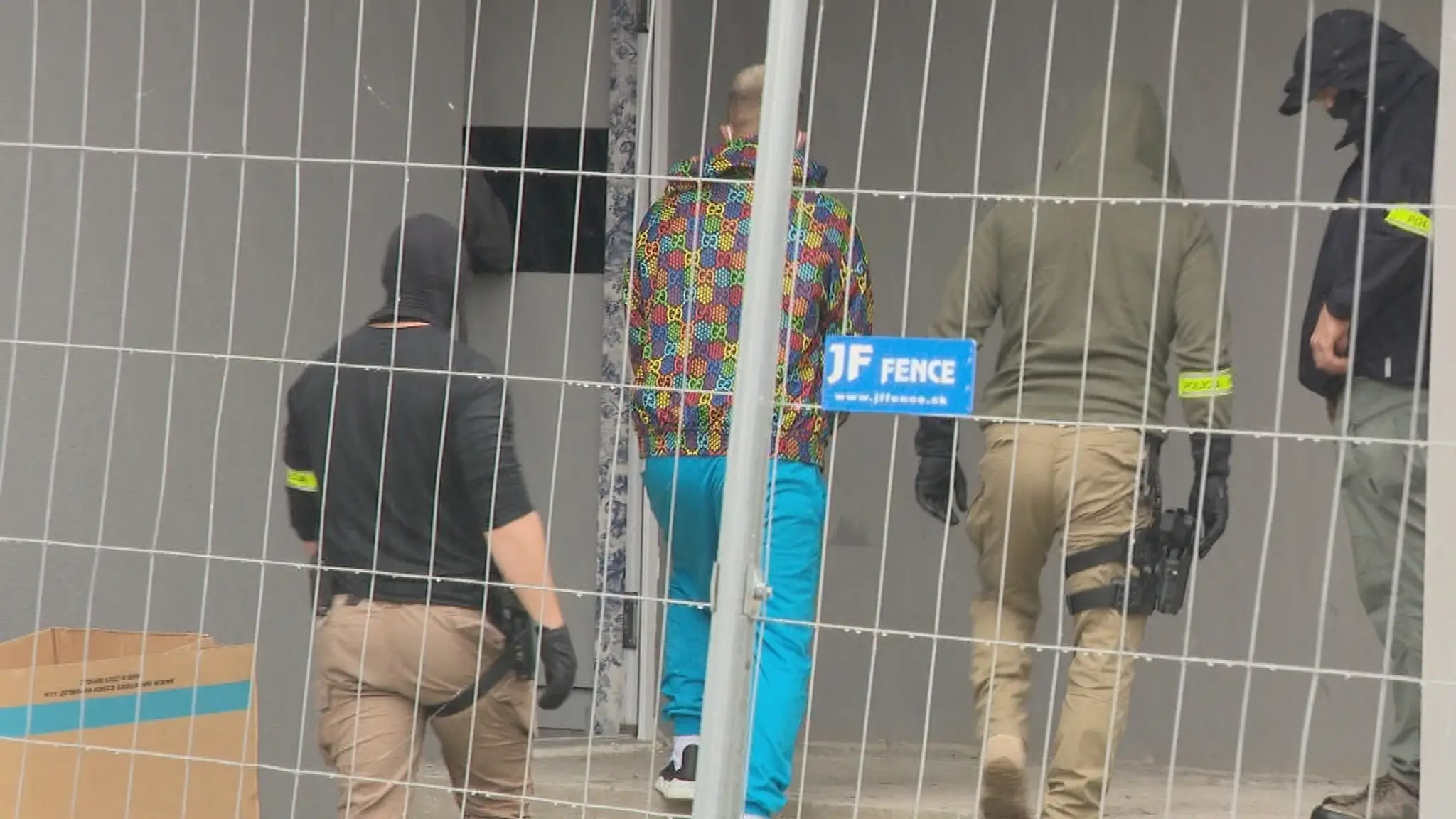 René Strausz v putách 