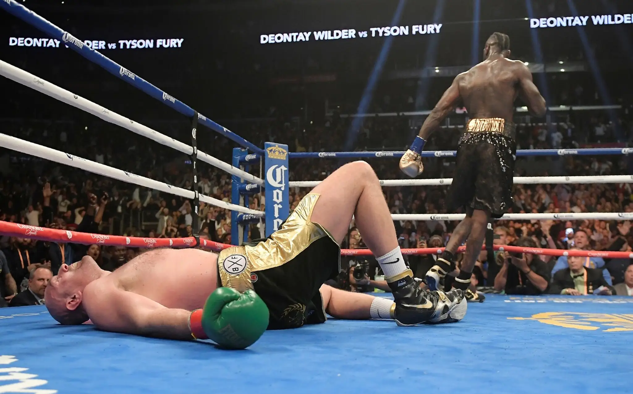 Wilder poslal Furyho k zemi dvakrát