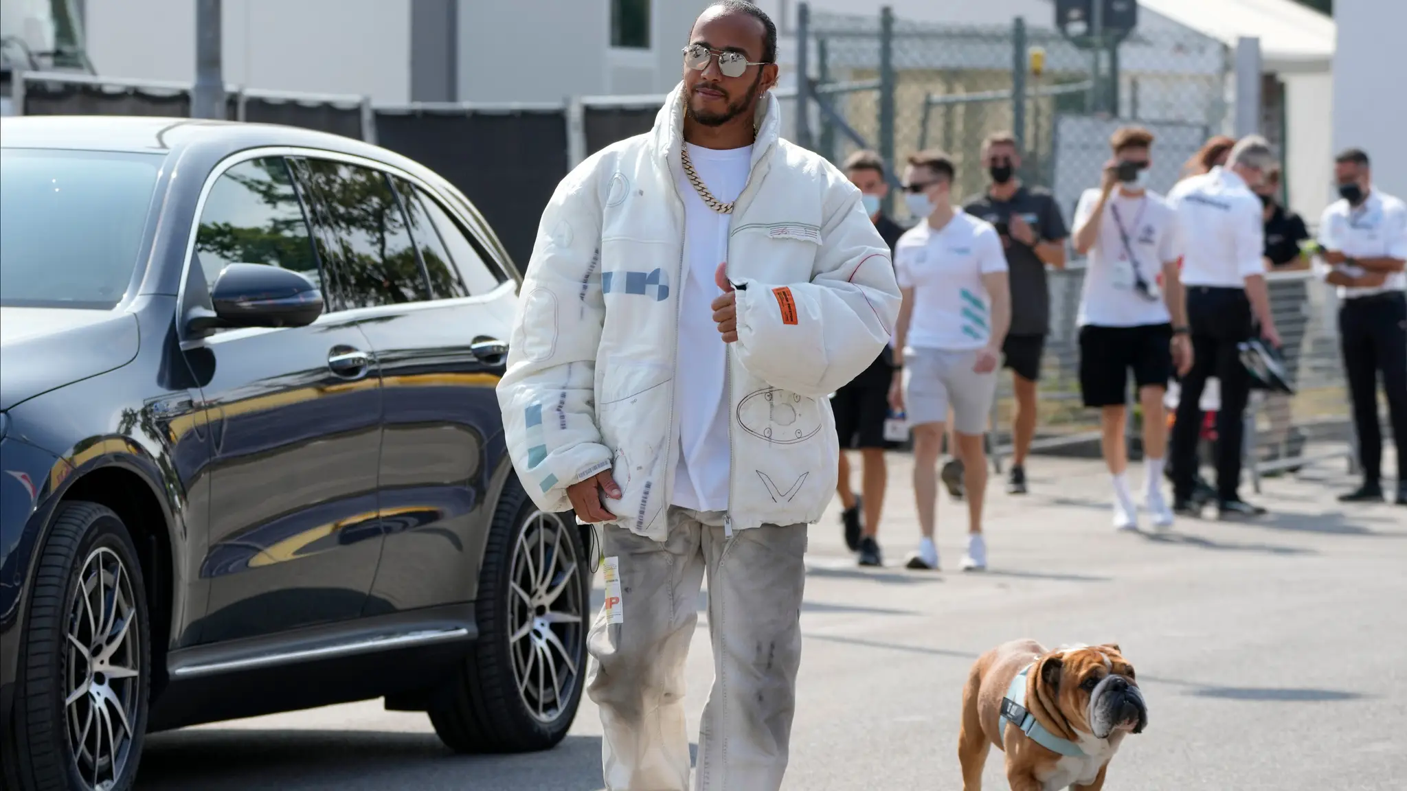 Lewis Hamilton so psom. (cropped)