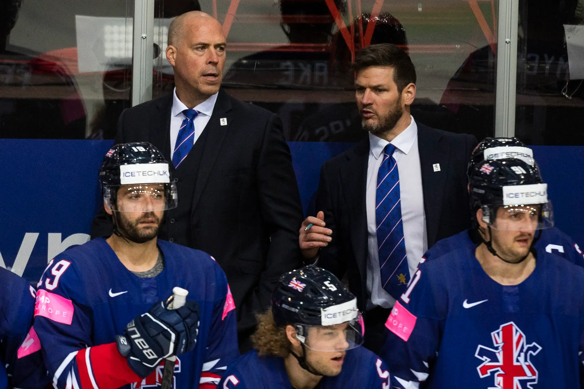 Tréner Corey Neilson na lavičke Veľkej Británie počas majstrovstiev sveta 2021.