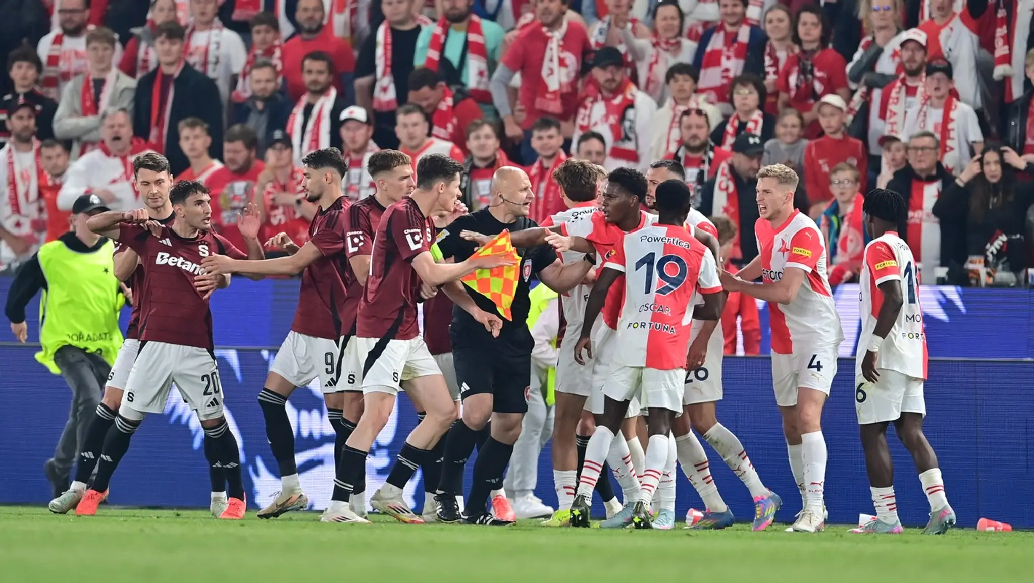 Pražskému derby nechýbali vášne.