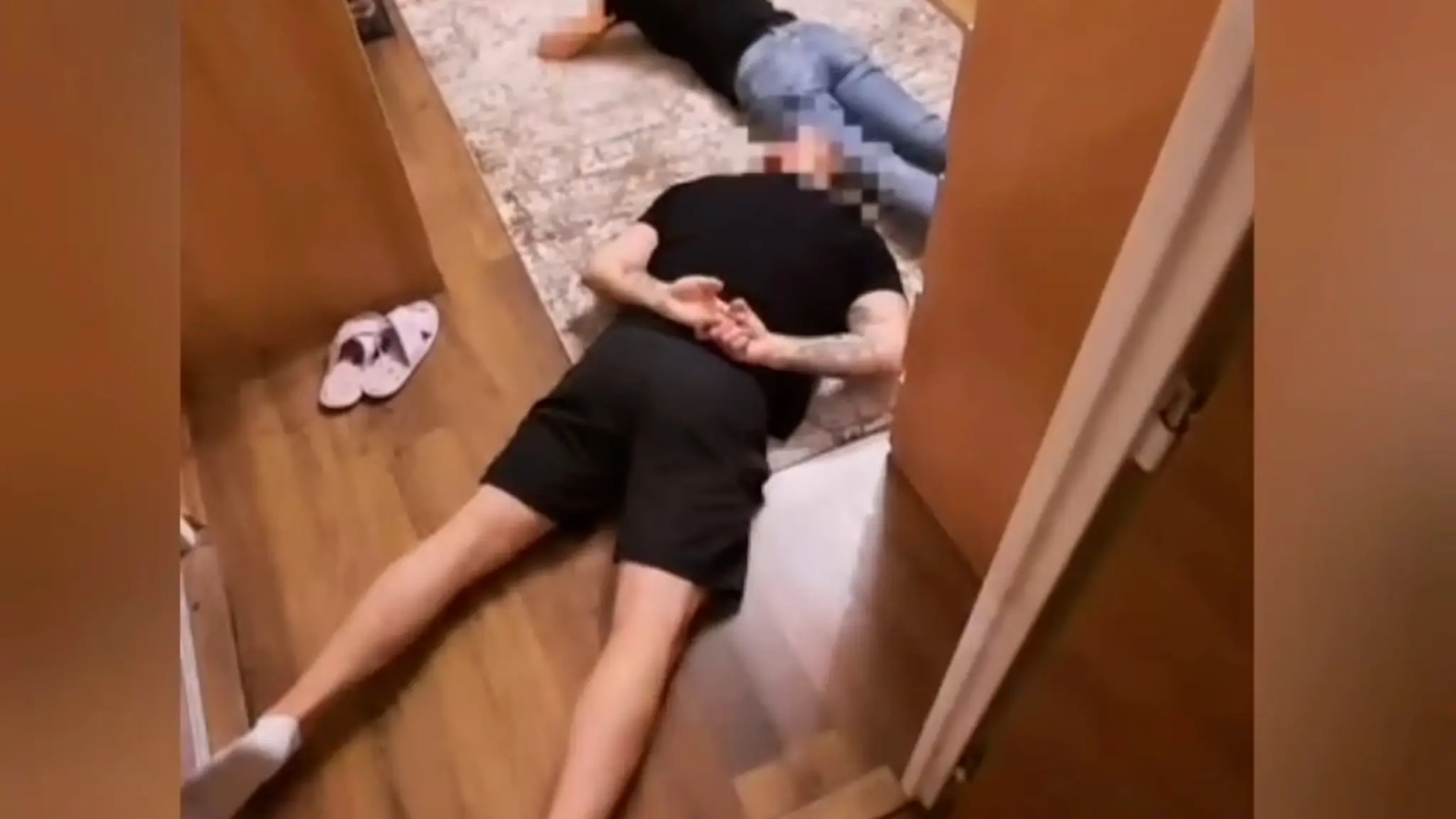 Muža spacifikovali pri zásahu kukláči.