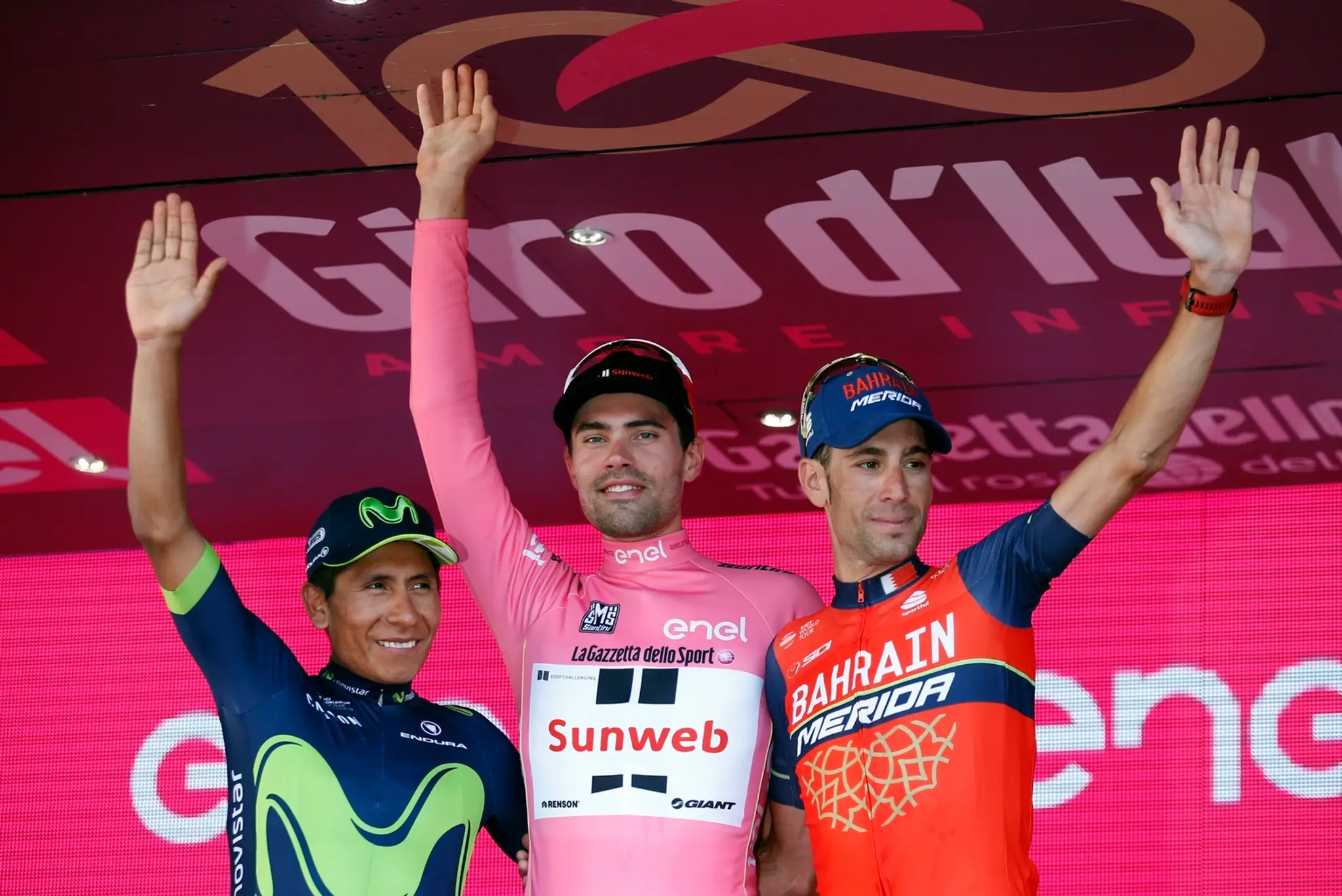 Holandský cyklista Tom Dumoulin dosiahol celkové prvenstvo na jubilejnom stom ročníku cyklistických pretekov Giro d'Italia.