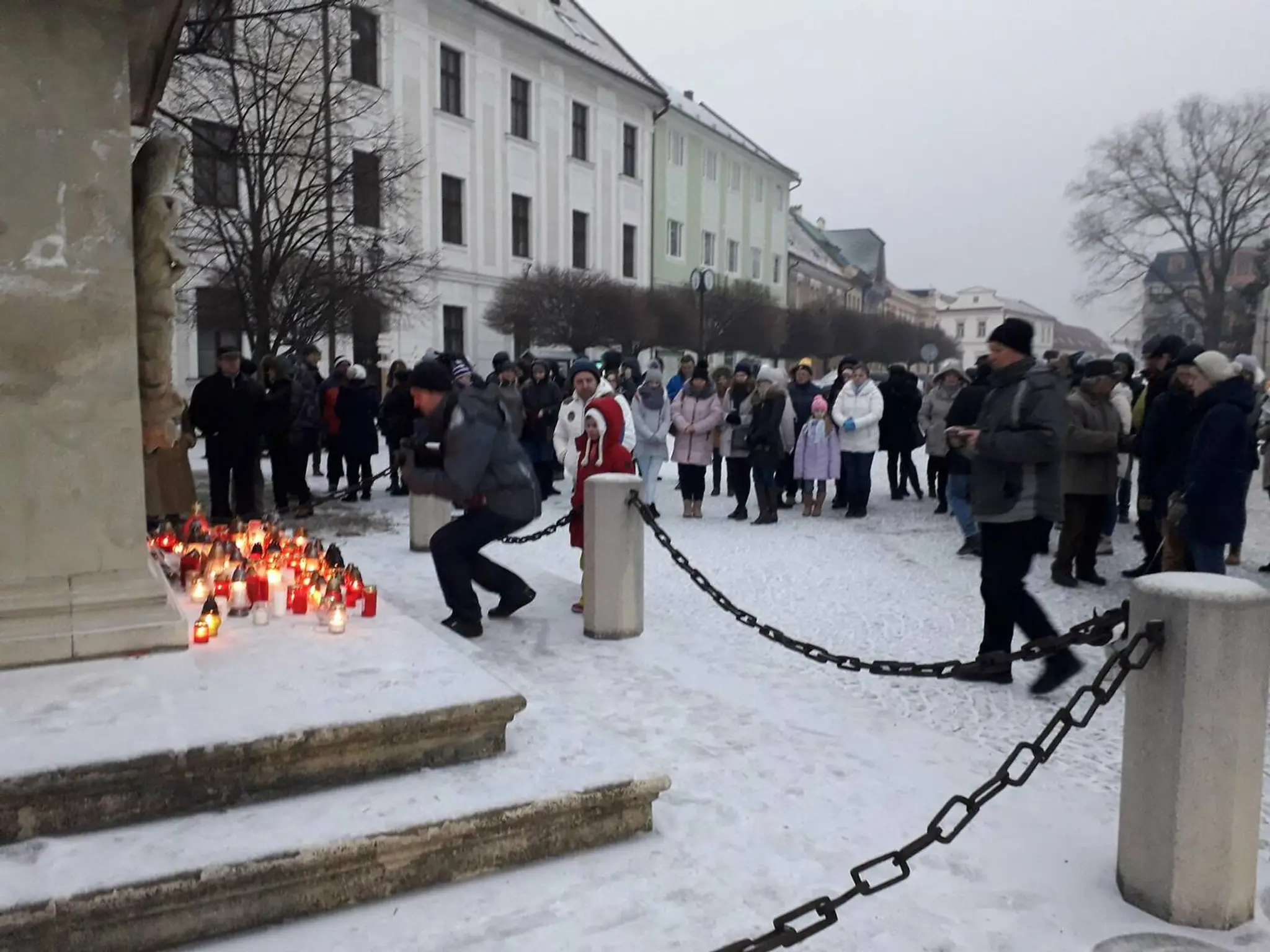 Spomienka na zavraždeného novinára Jána Kuciaka a jeho snúbenicu Martinu Kušnírovú v Skalici.
