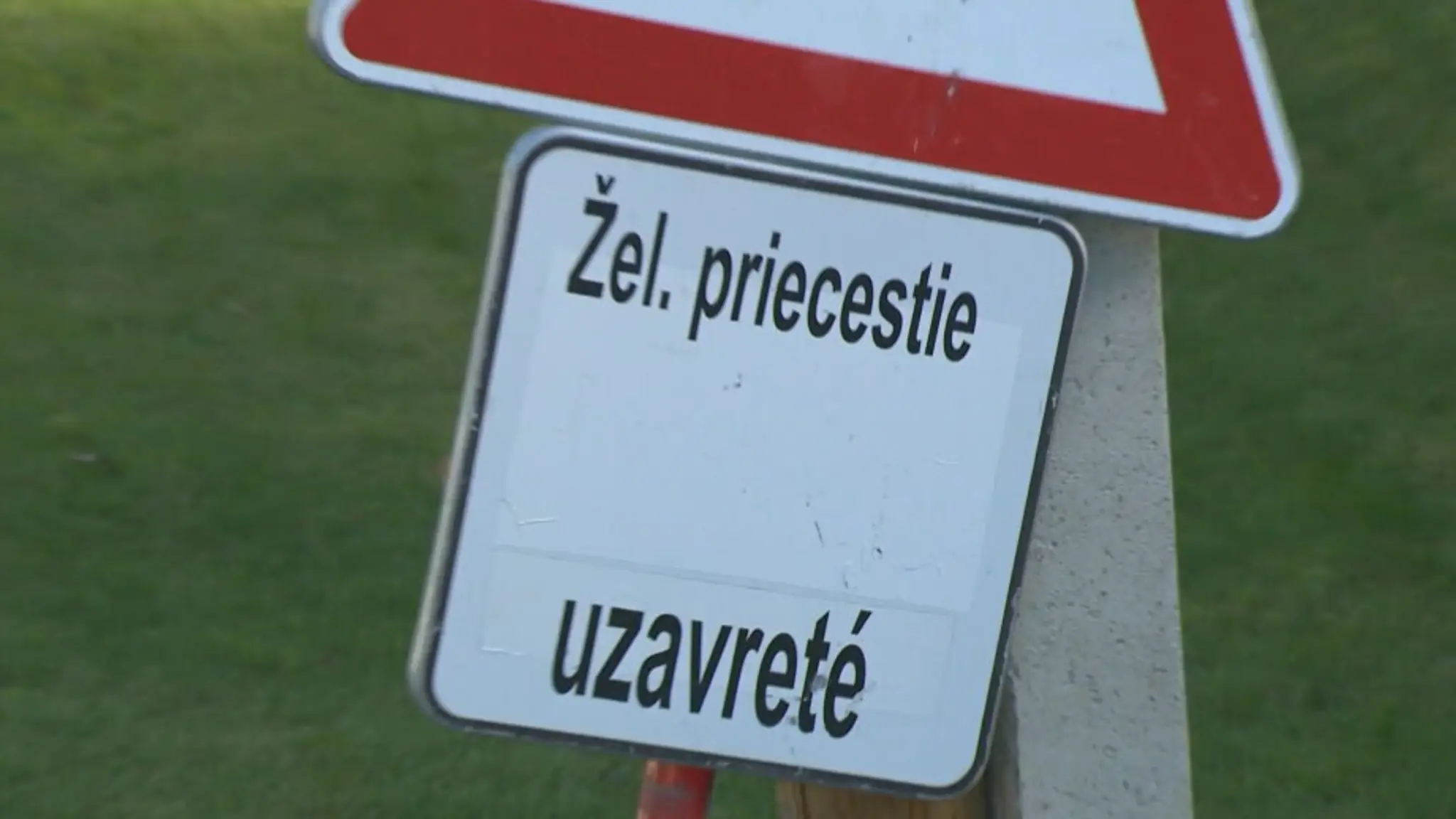 V okrese Levice uzavreli rušné železničné priecestie