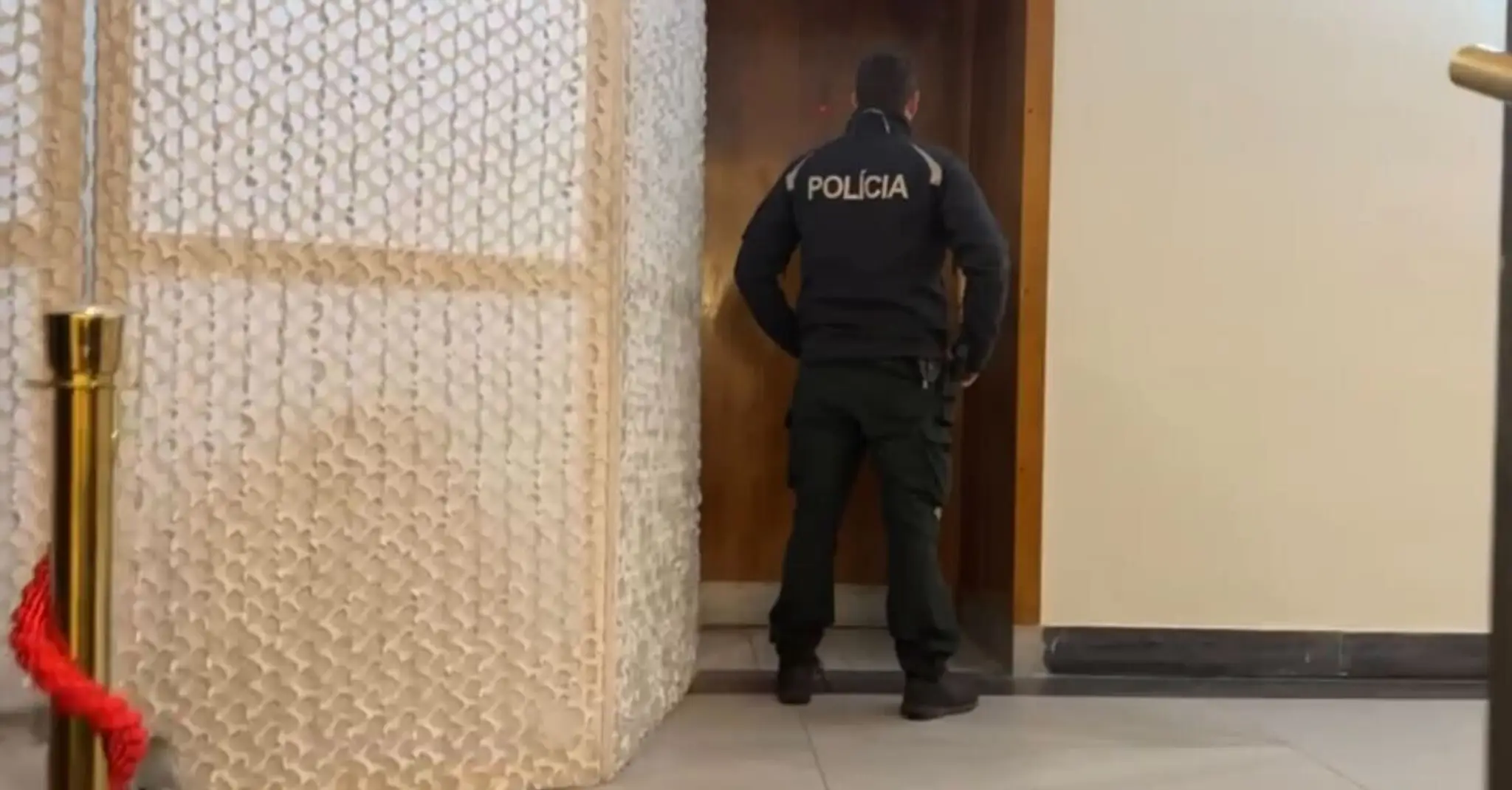 Policajt v divadle