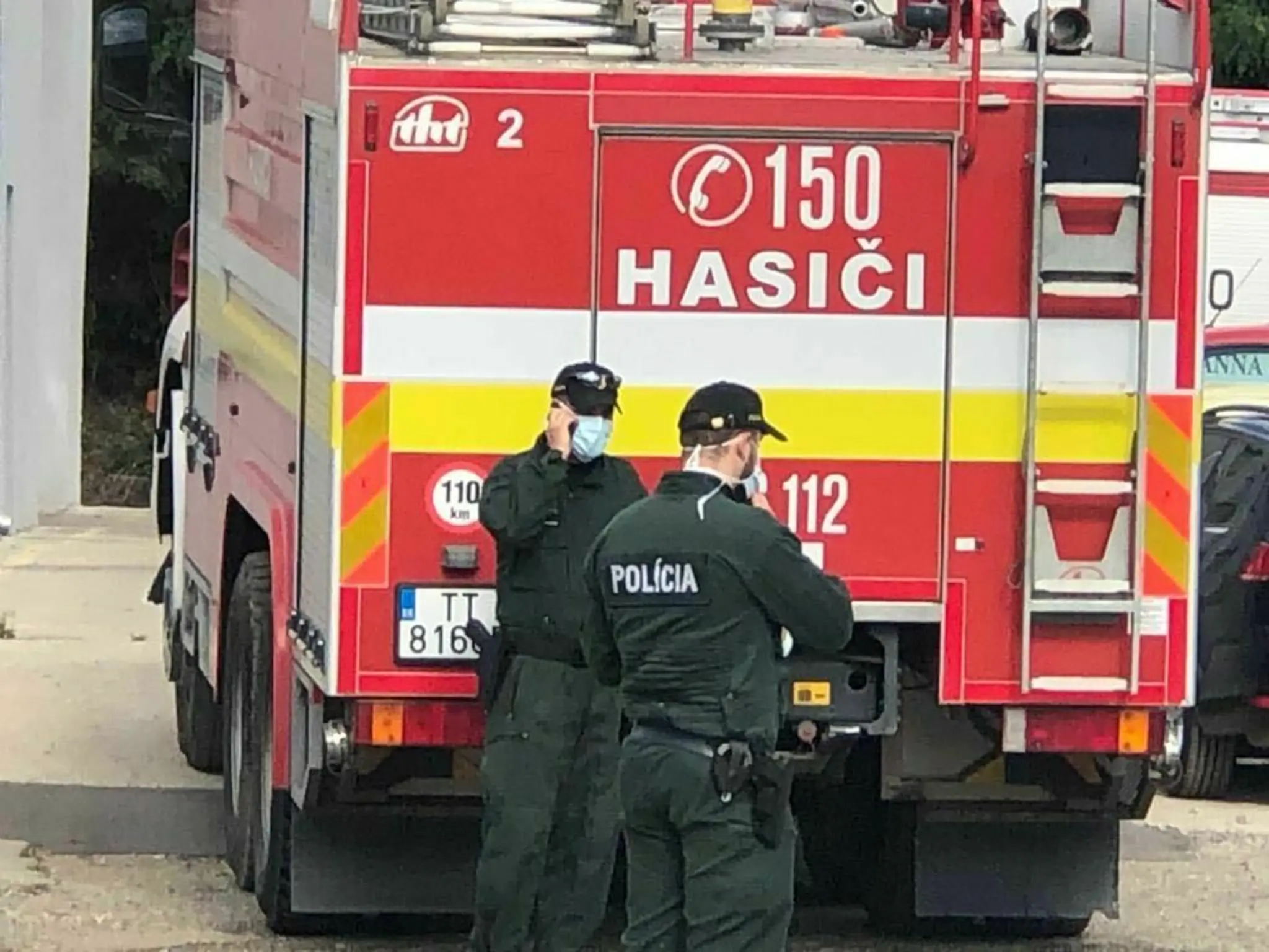 Horský vodca Igor Trgina, reportér Ján Tribula a Silvia Lakatošová na túre.