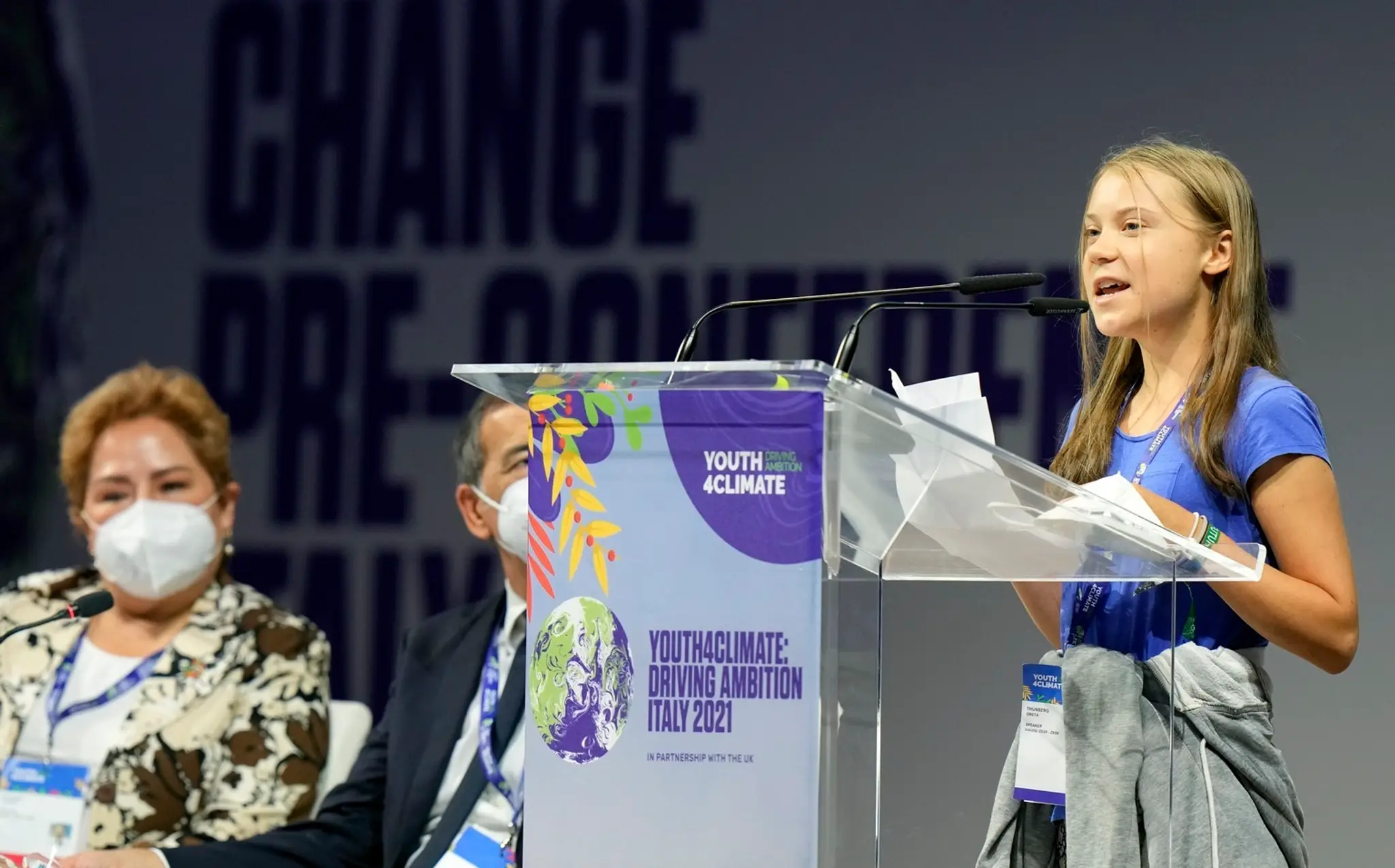 Greta Thunbergová reční na konferencii Youth4Climate.