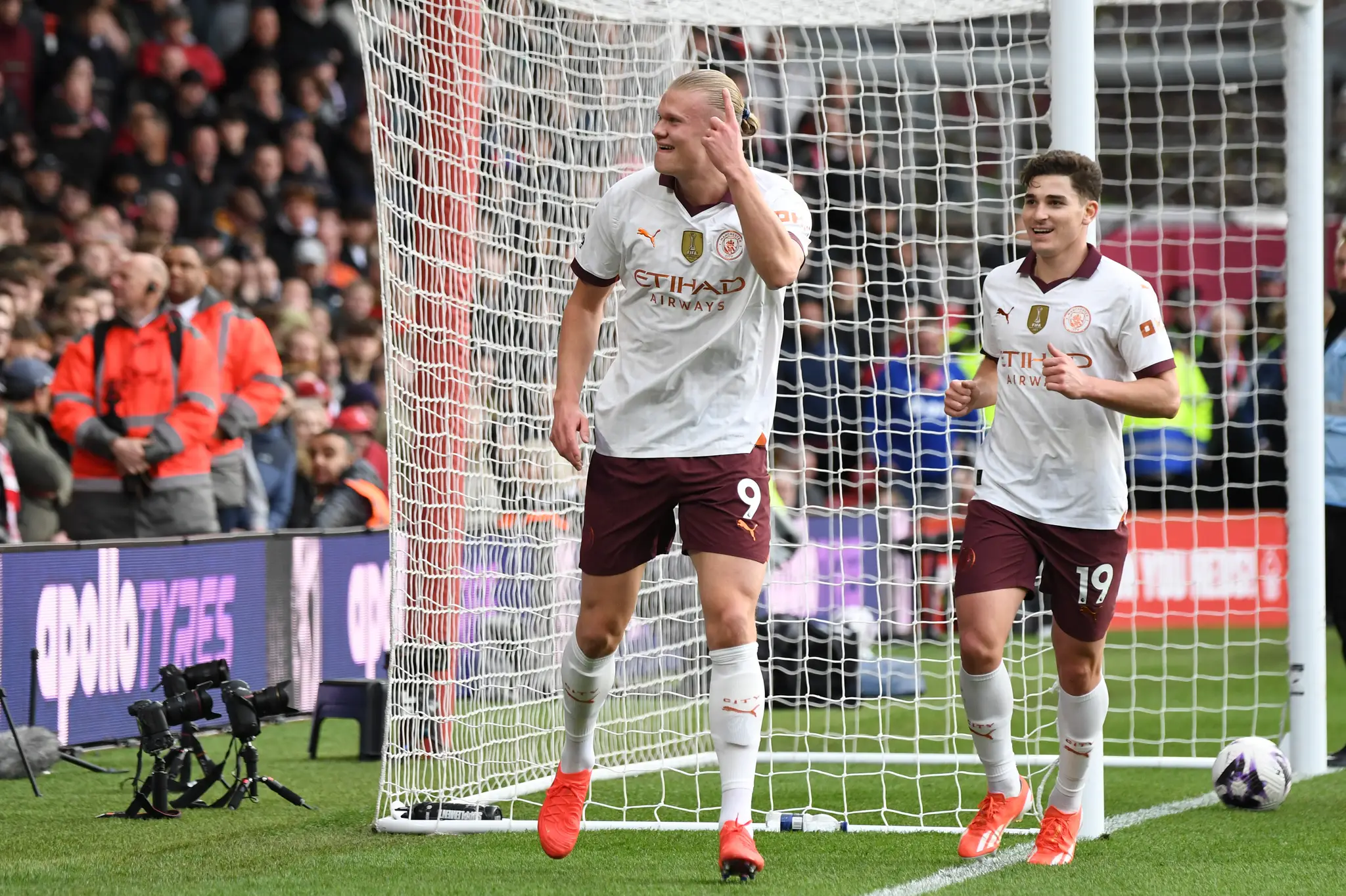 Manchester City síce stráca bod, ale odohral o zápas menej.