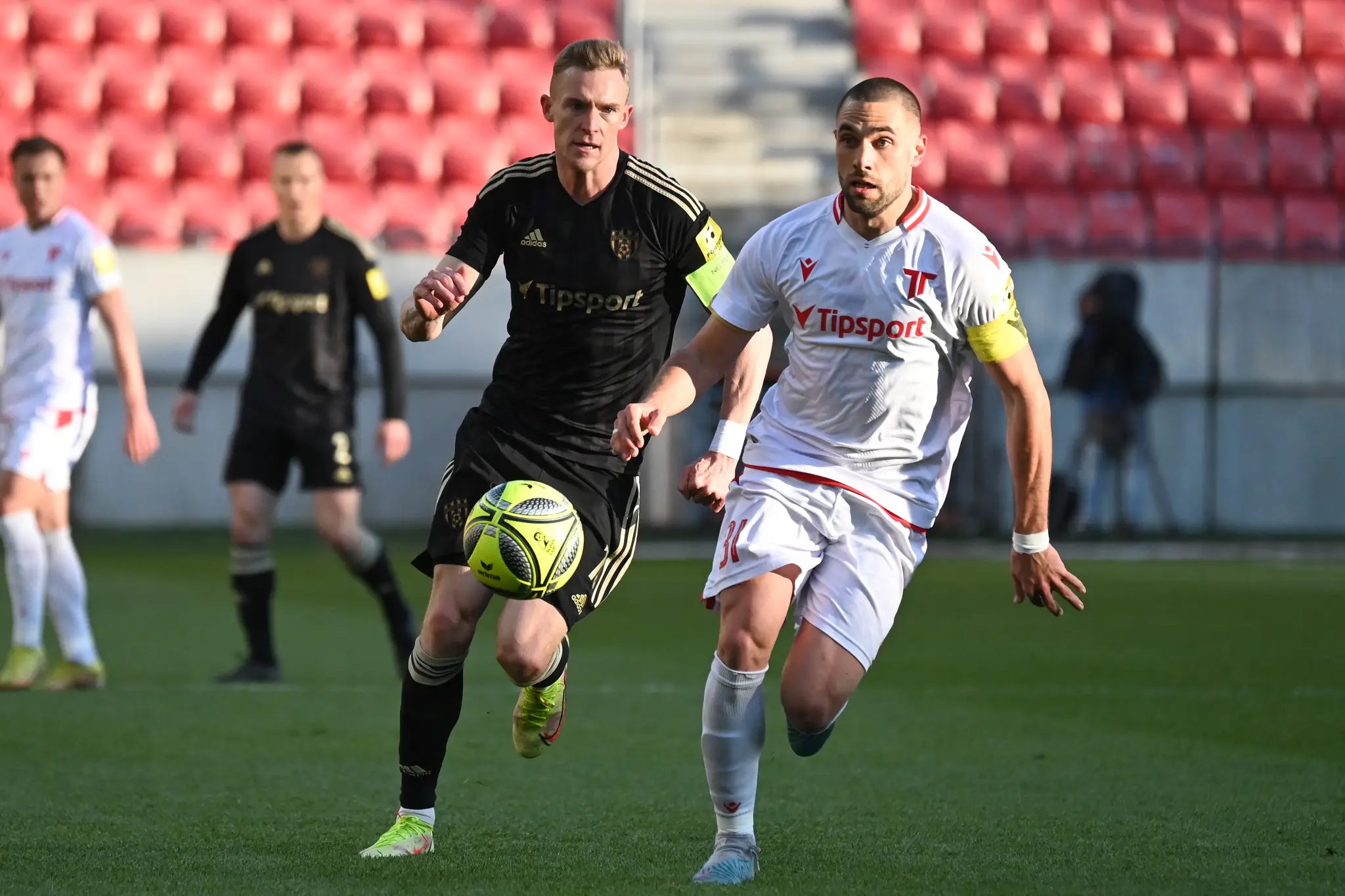 Kapitán Trenčína Filip Bainovič v odvete semifinále Slovnaft Cup-u medzi FC Spartak Trnava - AS Trenčín