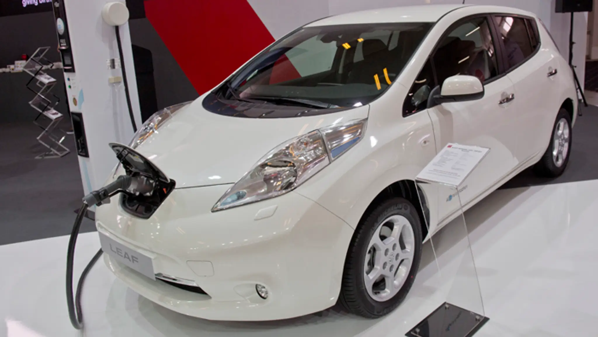 Premiéra elektromobilu Nissan Leaf na bratislavskom Autosalóne.