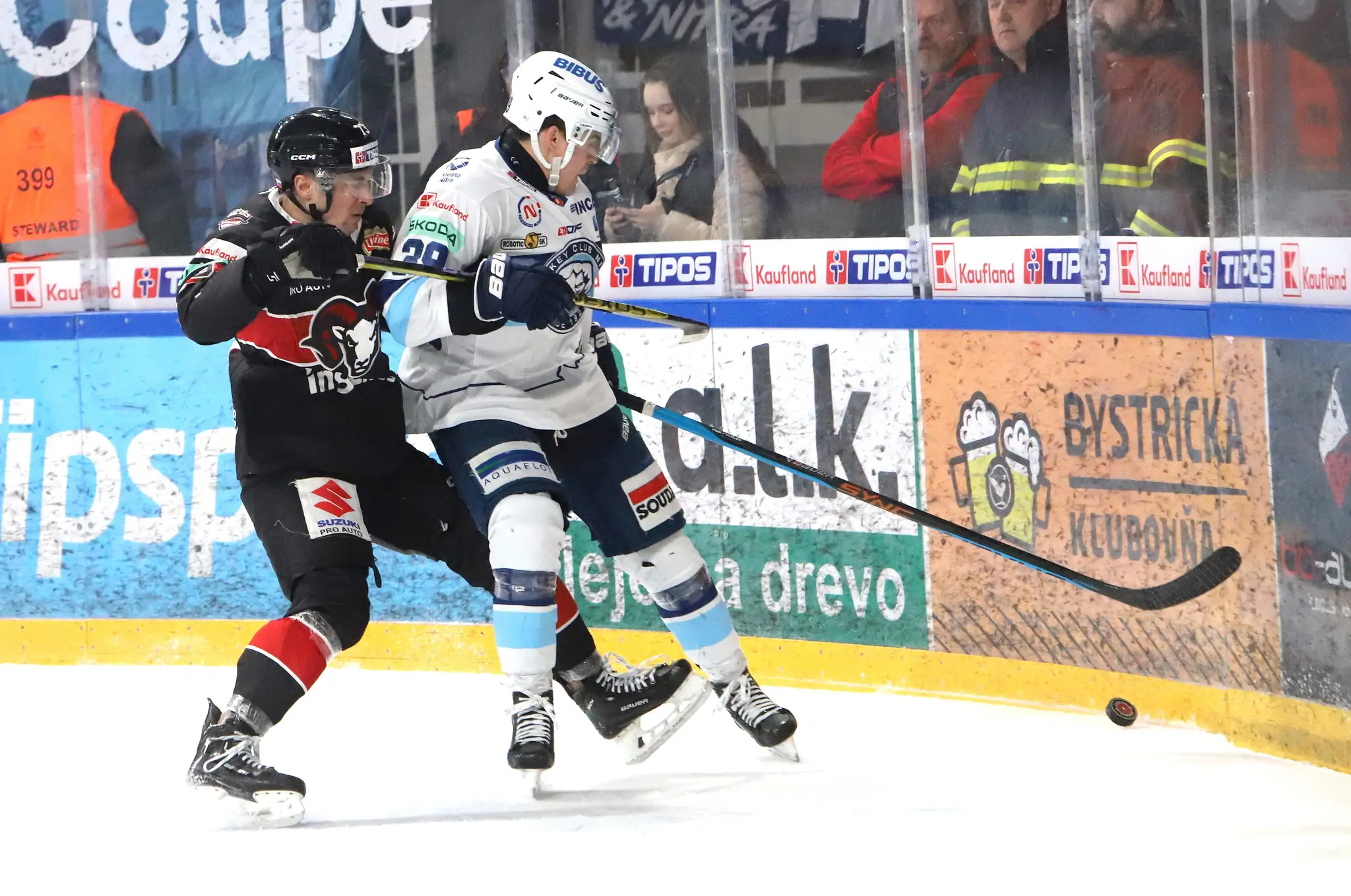 Na snímke zľava David Stránský (Banská Bystrica) a Jakub Lacka (Nitra)