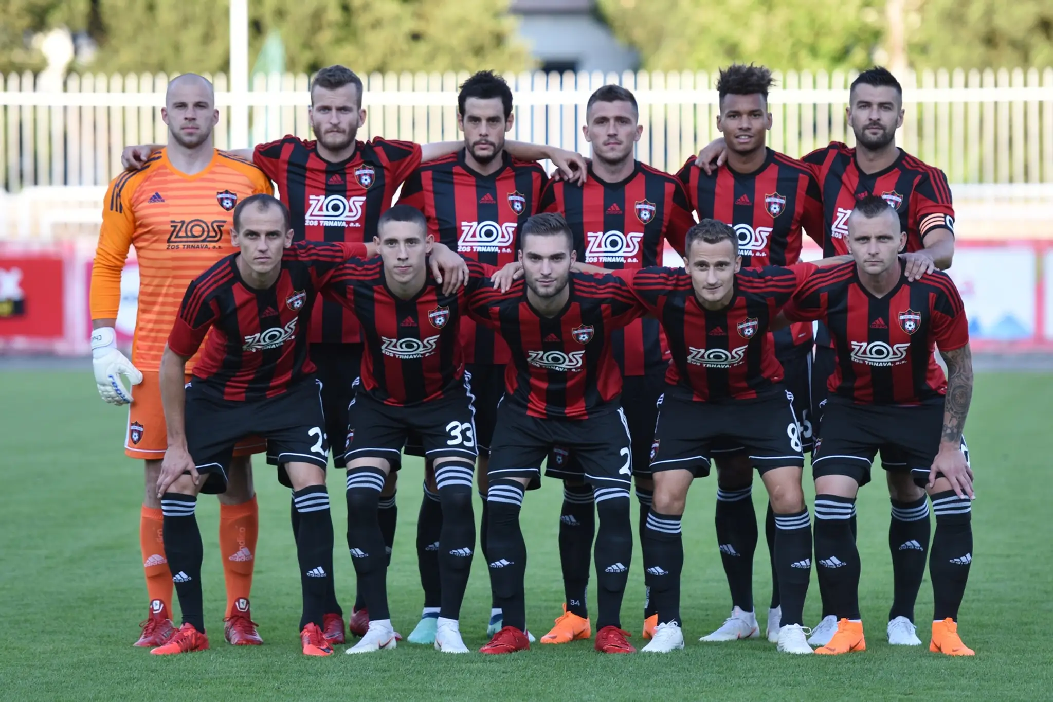 Tímová fotografia Spartaka Trnava pred zápasom s Mostarom.