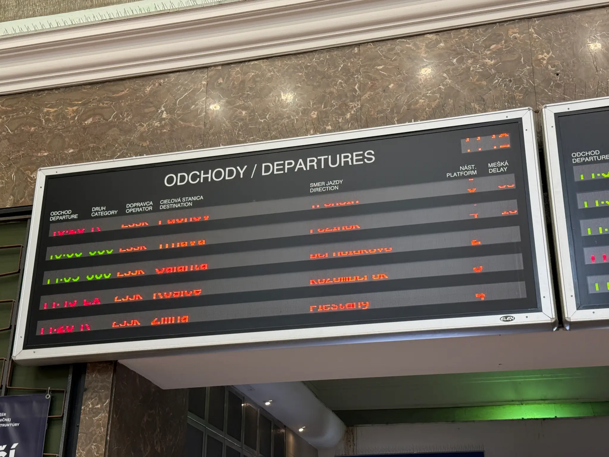 Poškodené vedenie ochromilo vlakovú dopravu.