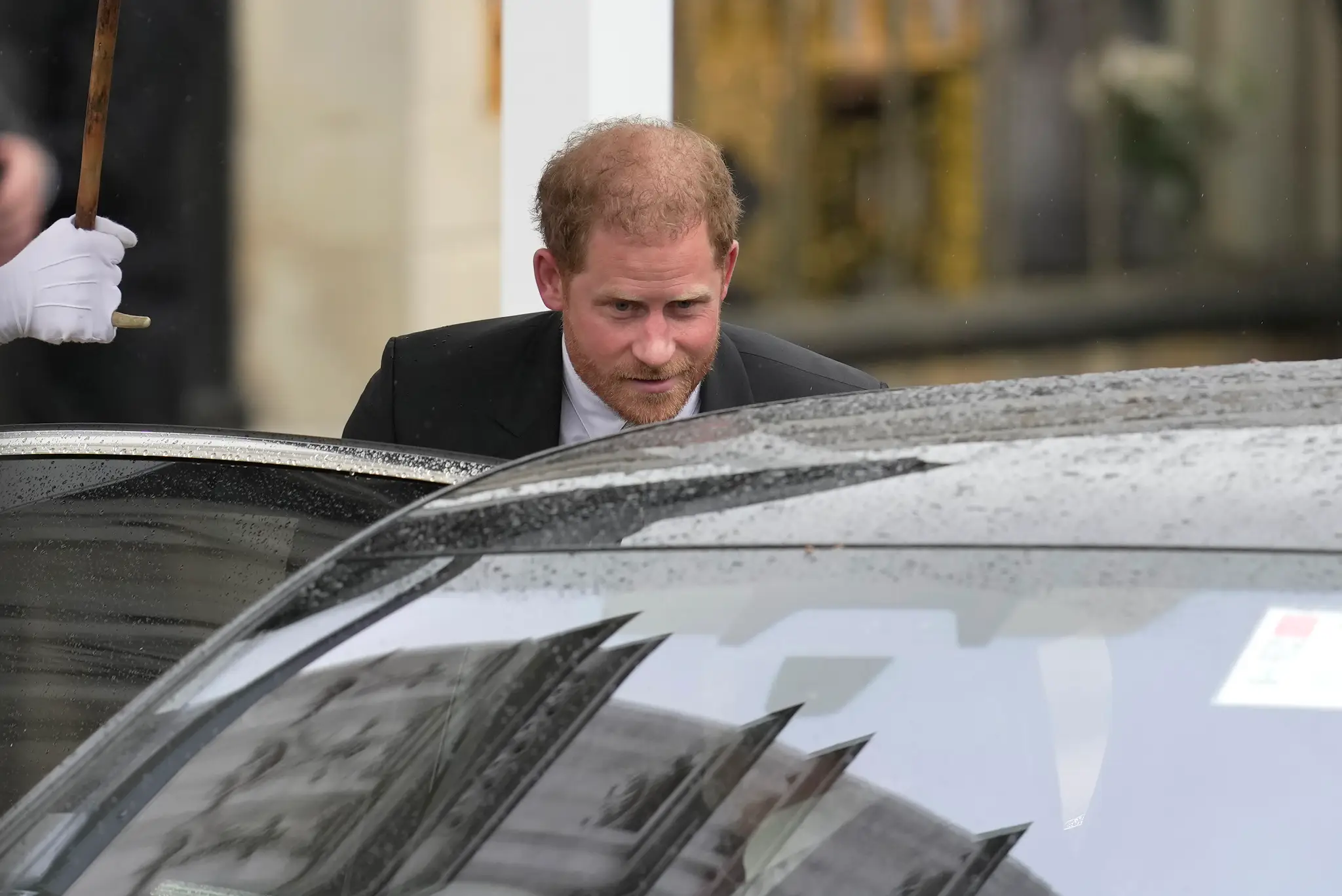 Princ Harry po korunovácii odišiel späť do USA. 