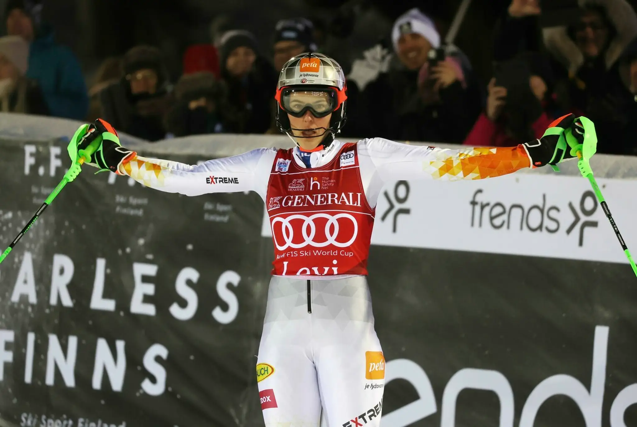 Alpská lyžiarka Petra Vlhová sa teší z triumfu v slalome Svetového pohára v Levi.