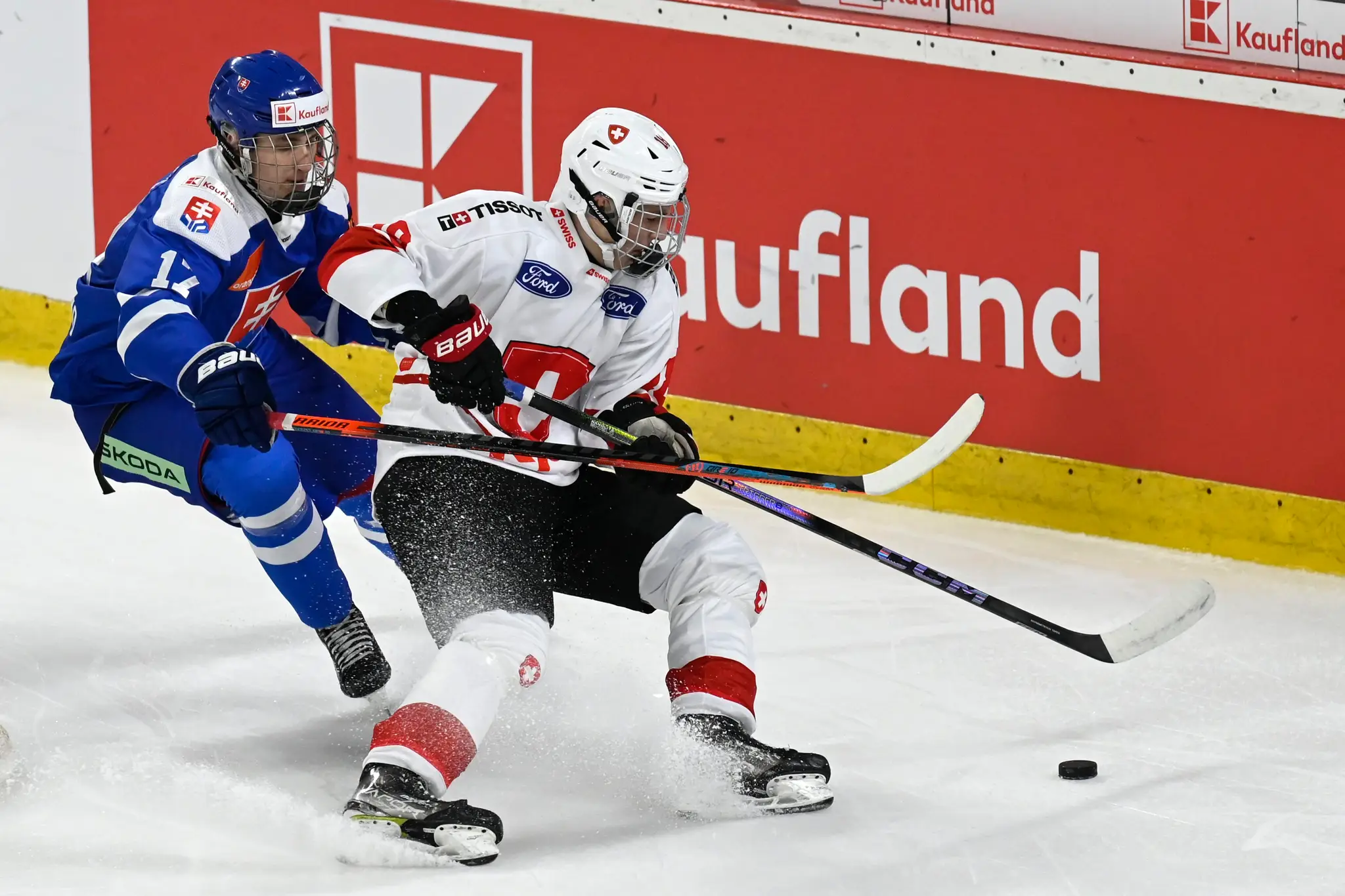 Na snímke zľava Michal Feranec (Slovensko) a Robin Nico Antenen (Švajčiarsko).