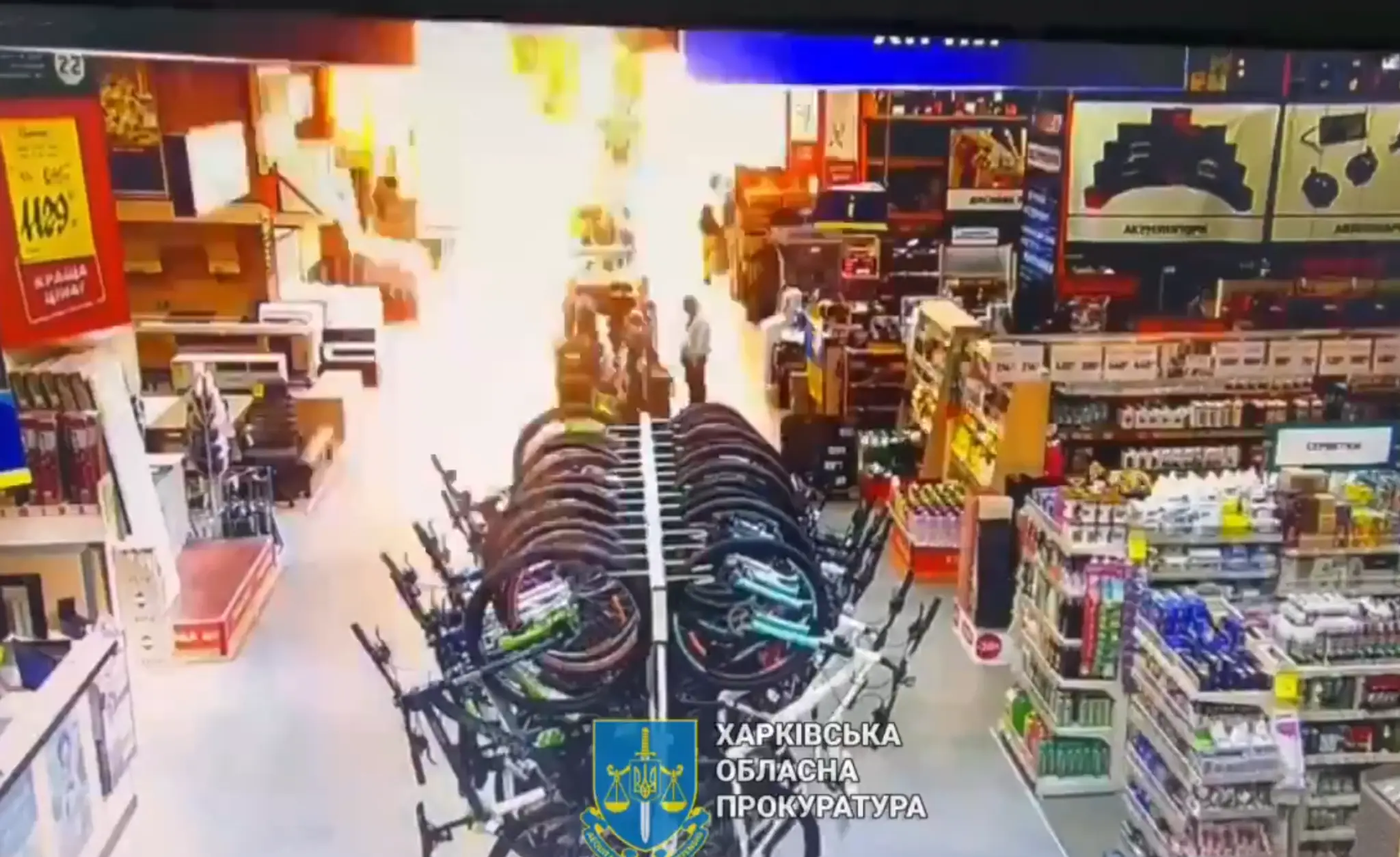 Ruský útok na hypermarket v Charkove.
