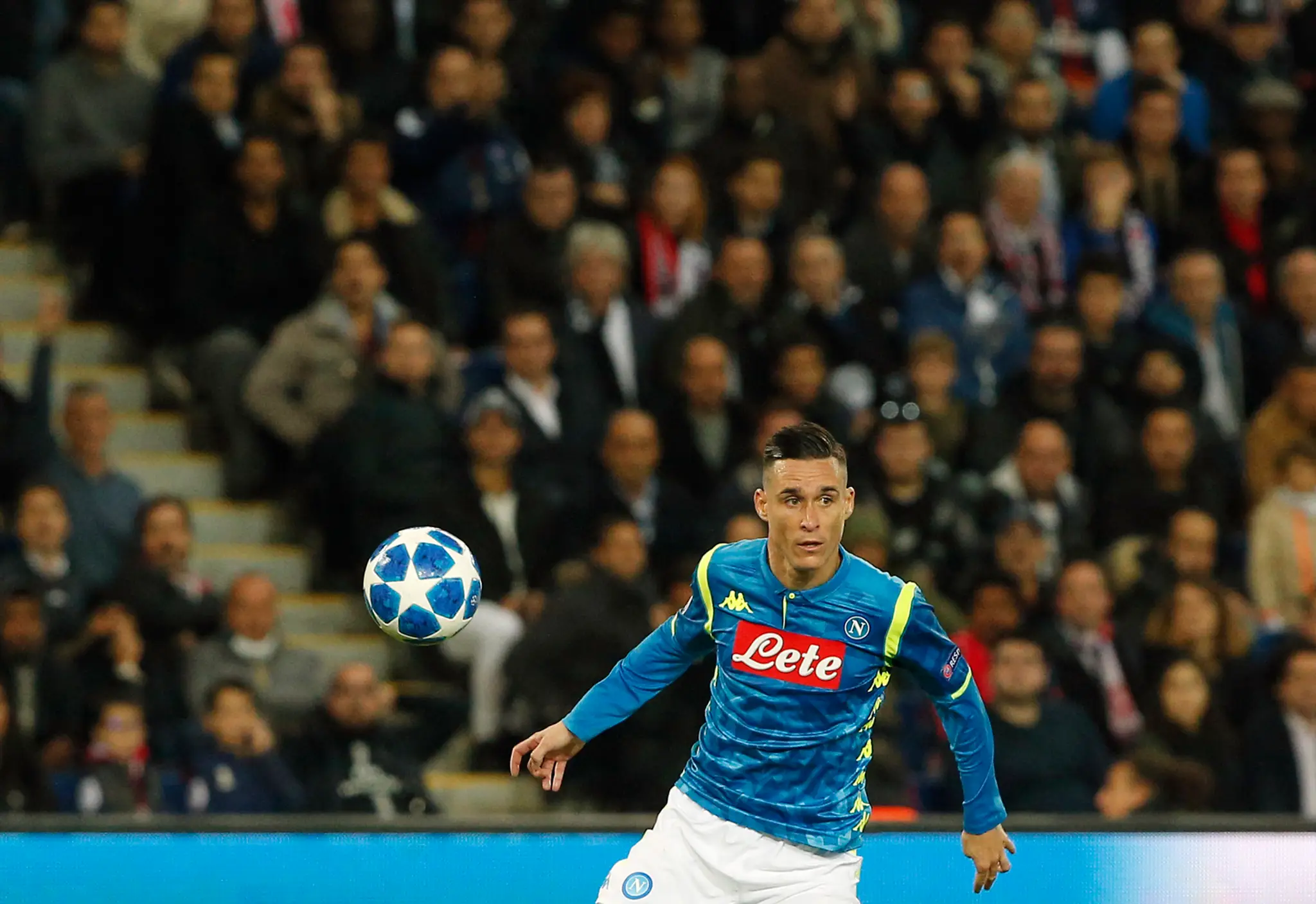 Jose Callejón z Neapola v zápase LM na pôde PSG.