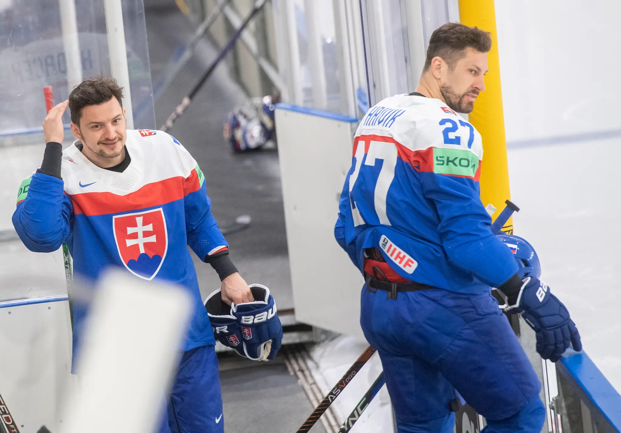 Libor Hudáček (vľavo) a Marek Hrivík po spoločnom tímovom fotení na MS 2023.