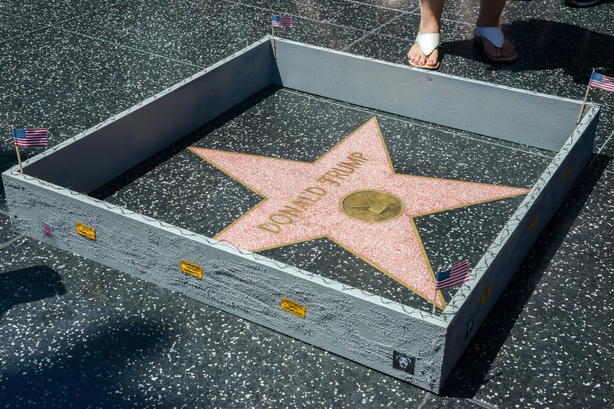Trump už má svoj múr.